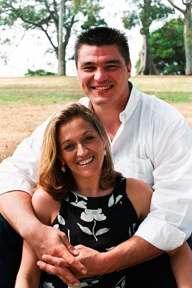 Le judoka français et champion olympique David Douillet avec sa femme Valérie à Sydney. | Photo : Getty Images