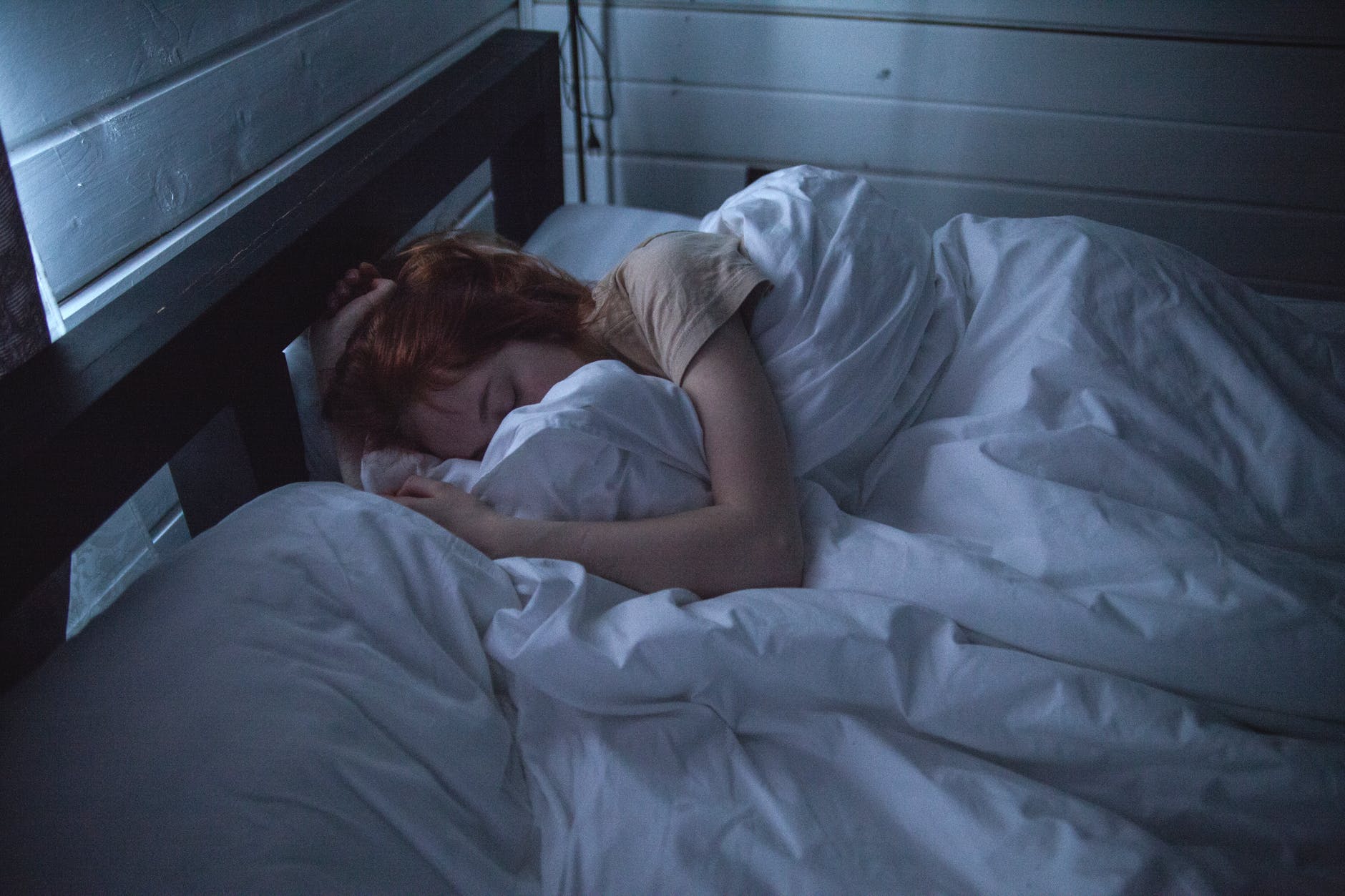 Femme endormie. | Photo : Pexels