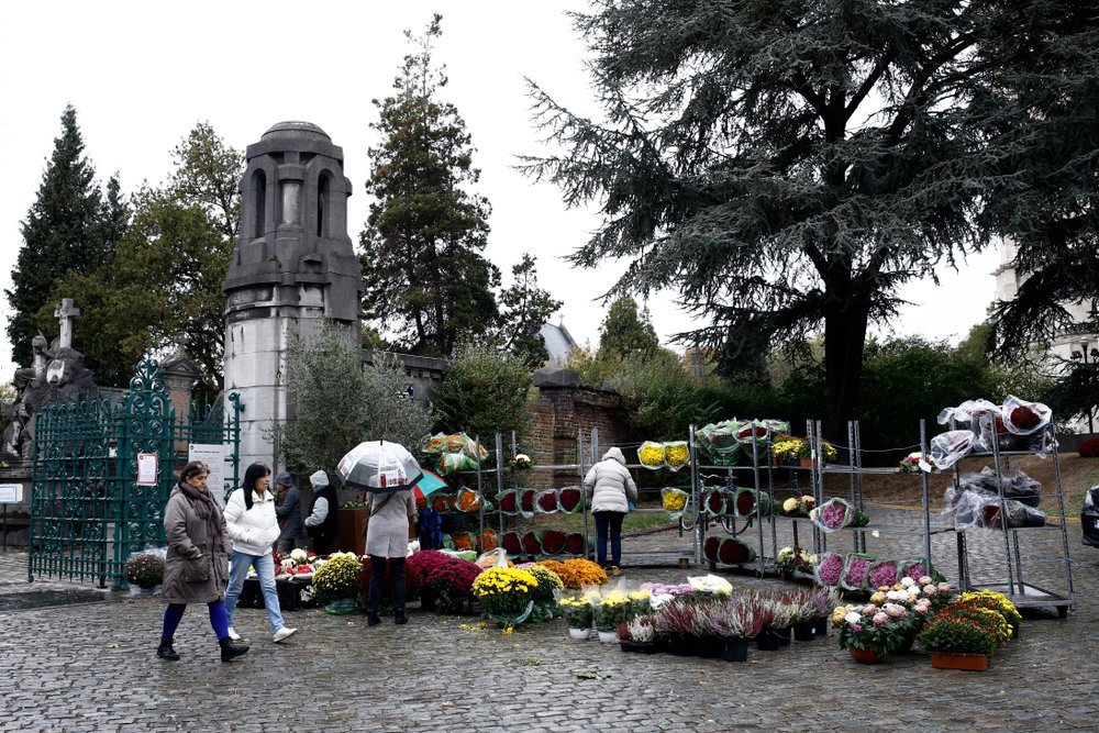 Marché aux fleurs devant un cimetière | Photo: Shutterstock