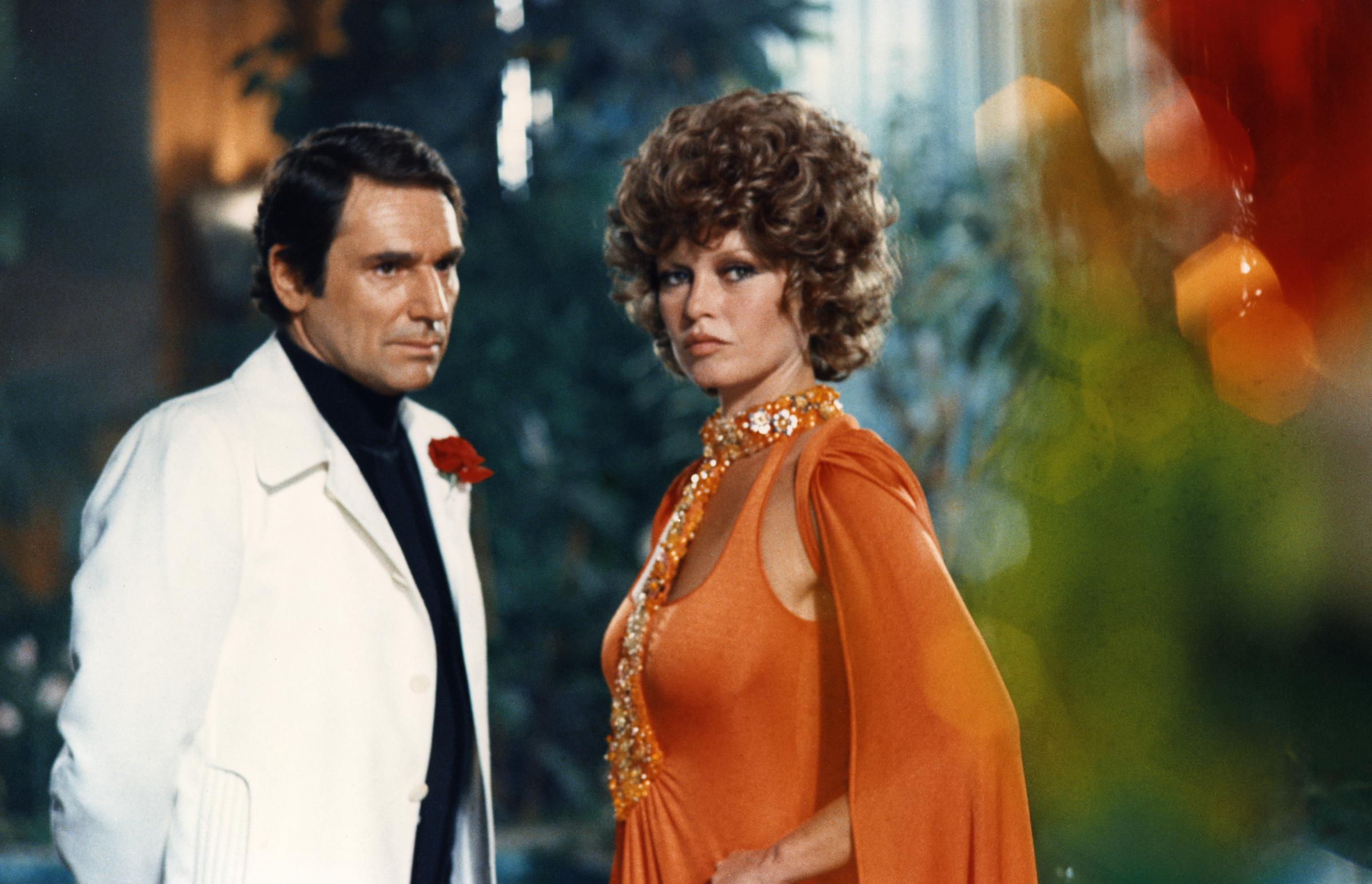Robert Hossein et Brigitte Bardot sur le tournage de "Don Juan ou Si Don Juan était une femme" le 1er janvier 1973. | Source : Getty Images