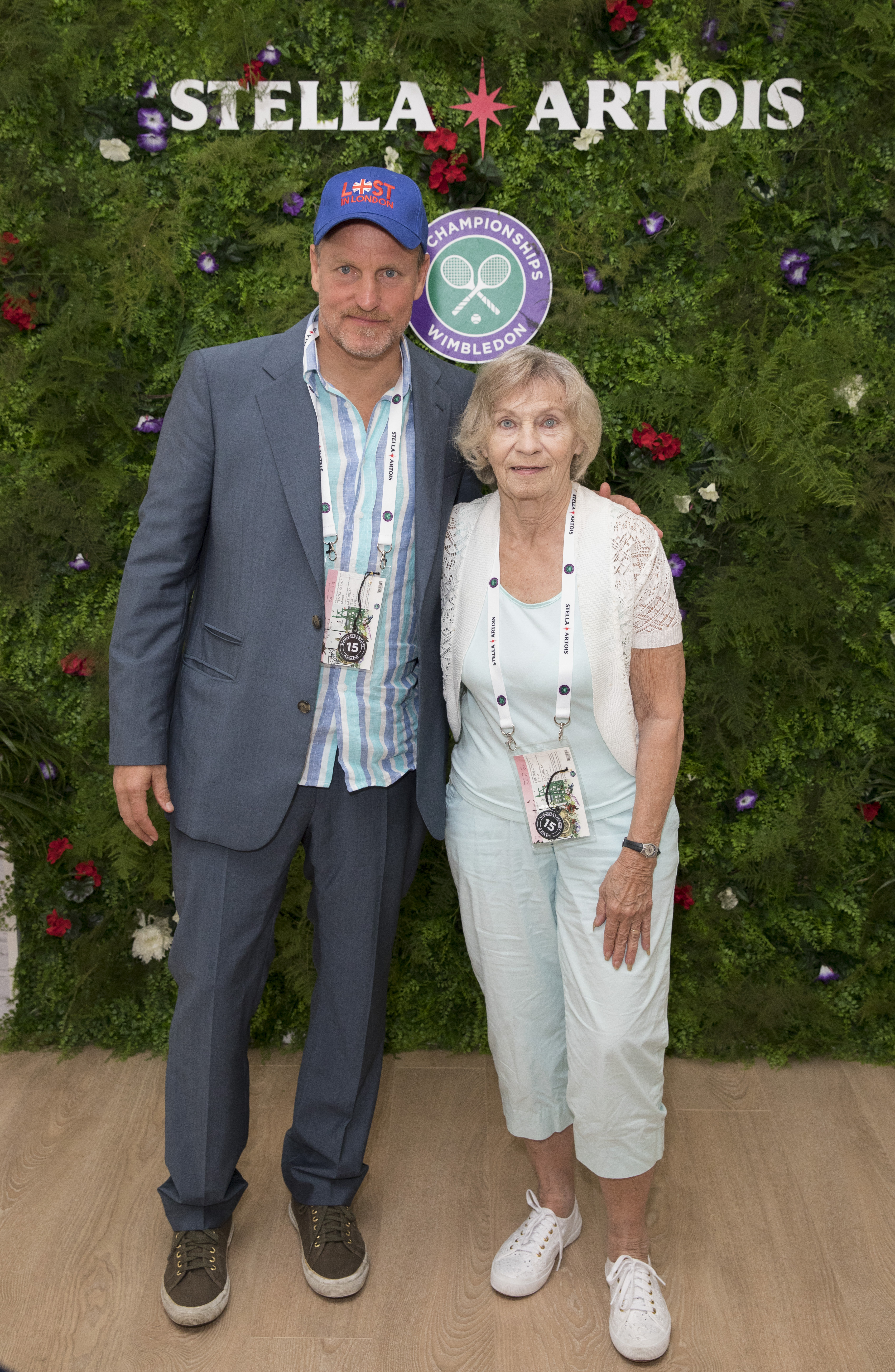 Woody Harrelson et Diane Lou Oswald aux championnats de Wimbledon le 15 juillet 2017 à Londres, Angleterre | Source : Getty Images