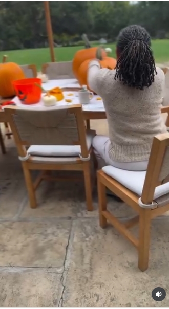 Doria Ragland d'après un post daté du 26 octobre 2025. | Source : Instagram/meghan