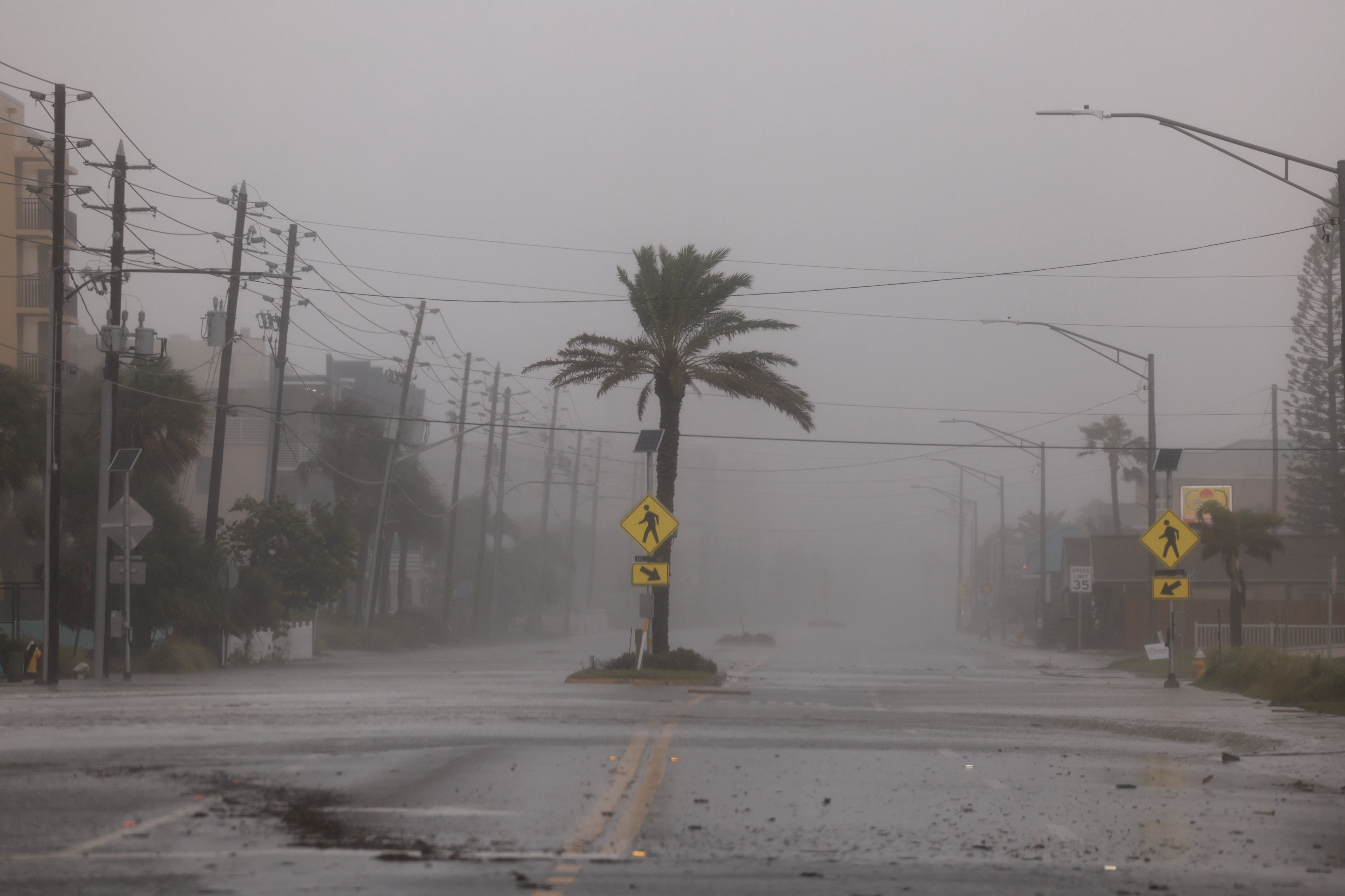 L'ouragan Helene frappe une route à St. Pete Beach, en Floride, le 26 septembre 2024 | Source : Getty Images