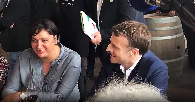 Emmanuel Macron chante sans masque : les internautes sont scandalisés par le refus de règles