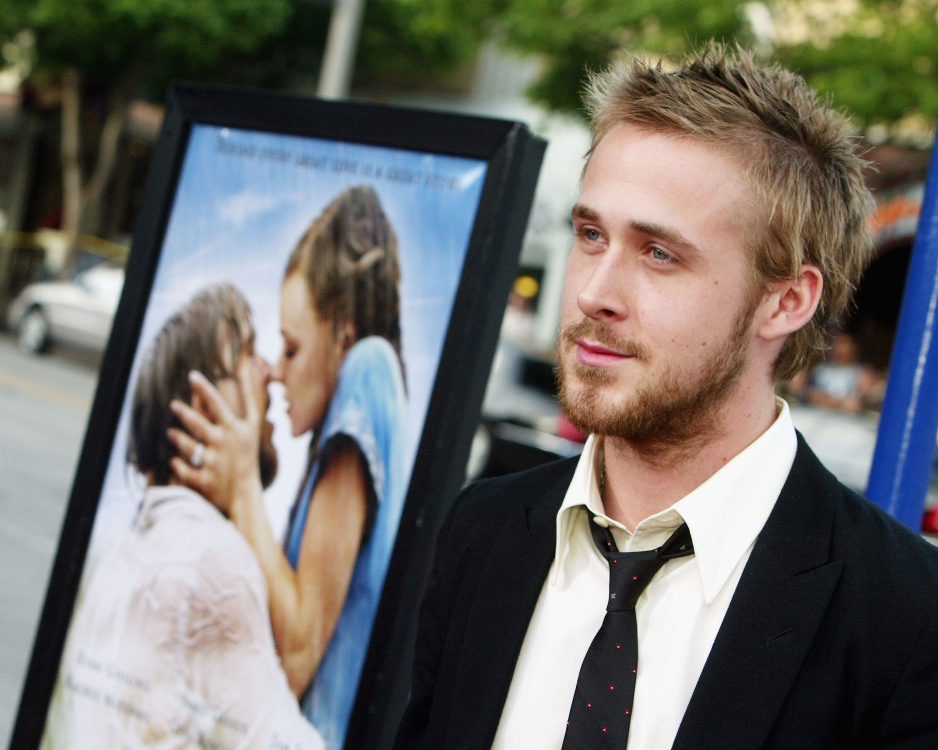 Ryan Gosling arrive à la première de "N'oublie jamais" de New Lines le 21 juin 2004 au Village Theatre, à Los Angeles, Californie | Source : Getty Images