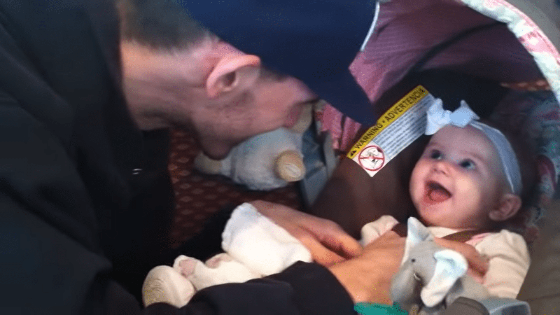 Nick Magnotti avec sa petite fille de 7 mois, Austin. │Source : youtube.com/Alyssa Galios