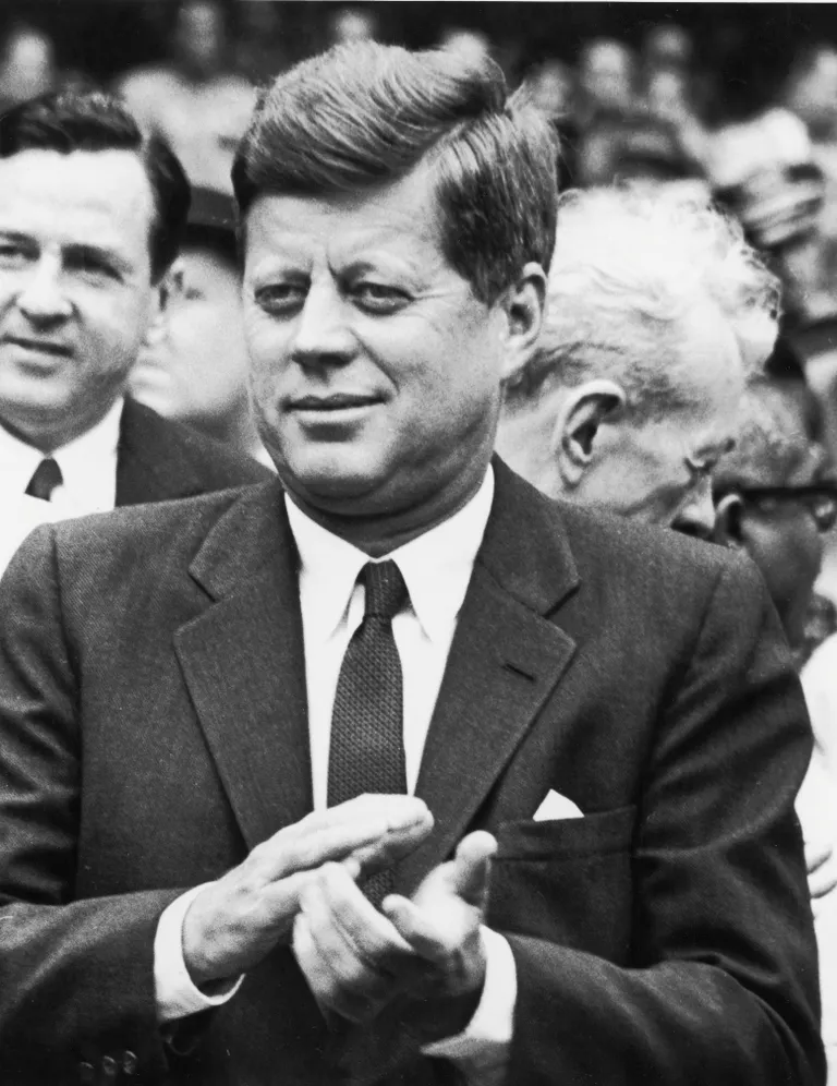 Le président JFK lors d'un match de baseball des Washington Senators, au début des années 1960| Photo : Getty Images