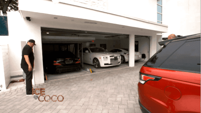 Garage de Coco Austin et Ice-T dans leur maison |  Source: YouTube / Cocosworld