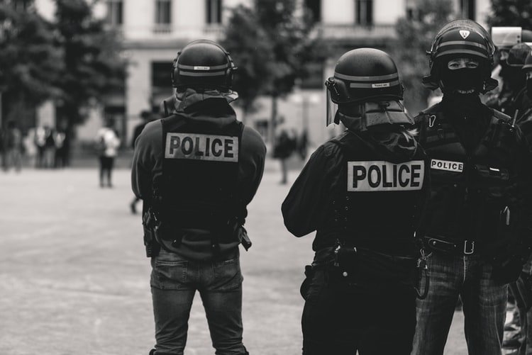 Des policiers. | Photo : Unsplash