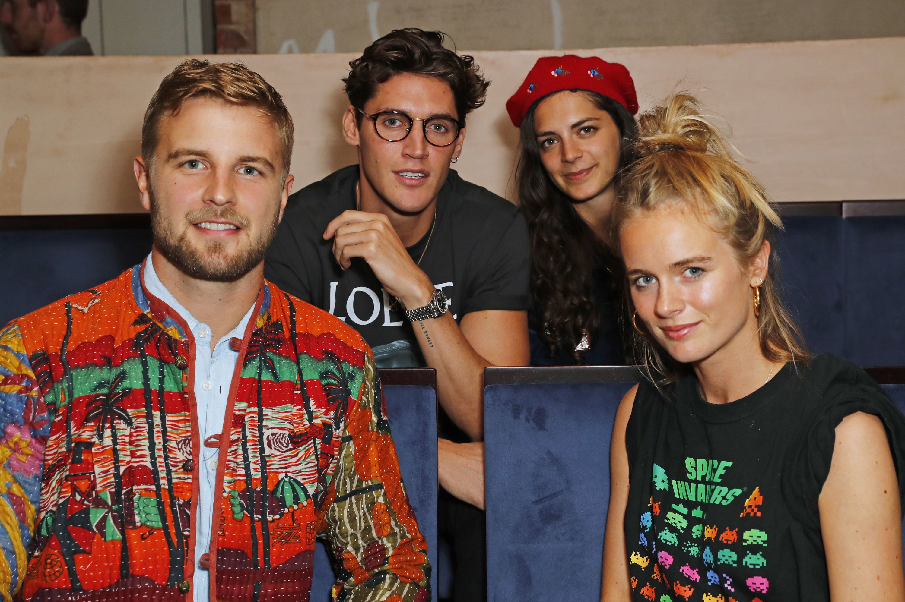 Harry Wentworth-Stanley, Isaac Carew, Caroline Sharp et Cressida Bonas assistent au festival Krug "Into The Wild" à The Grange, Hampshire, le 29 juillet 2017 à Northington, au Royaume-Uni. | Source : Getty Images