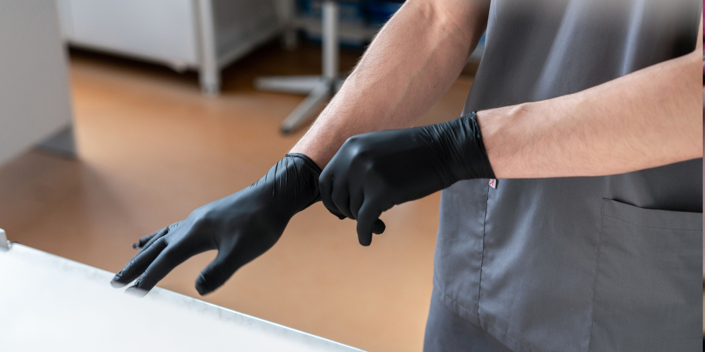Des mains gantées | Source : Pexels