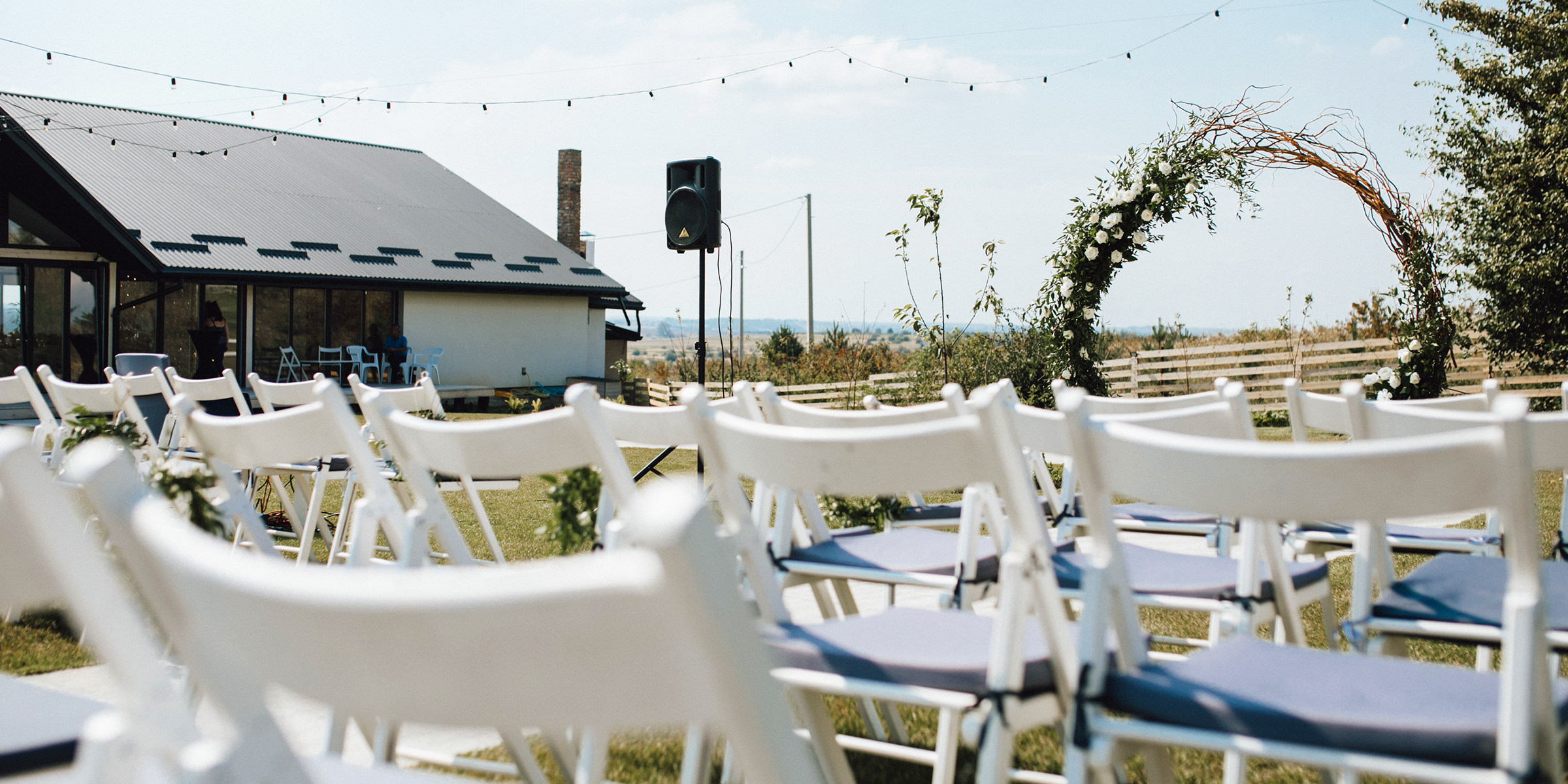 Un lieu de mariage en plein air | Source : Freepik