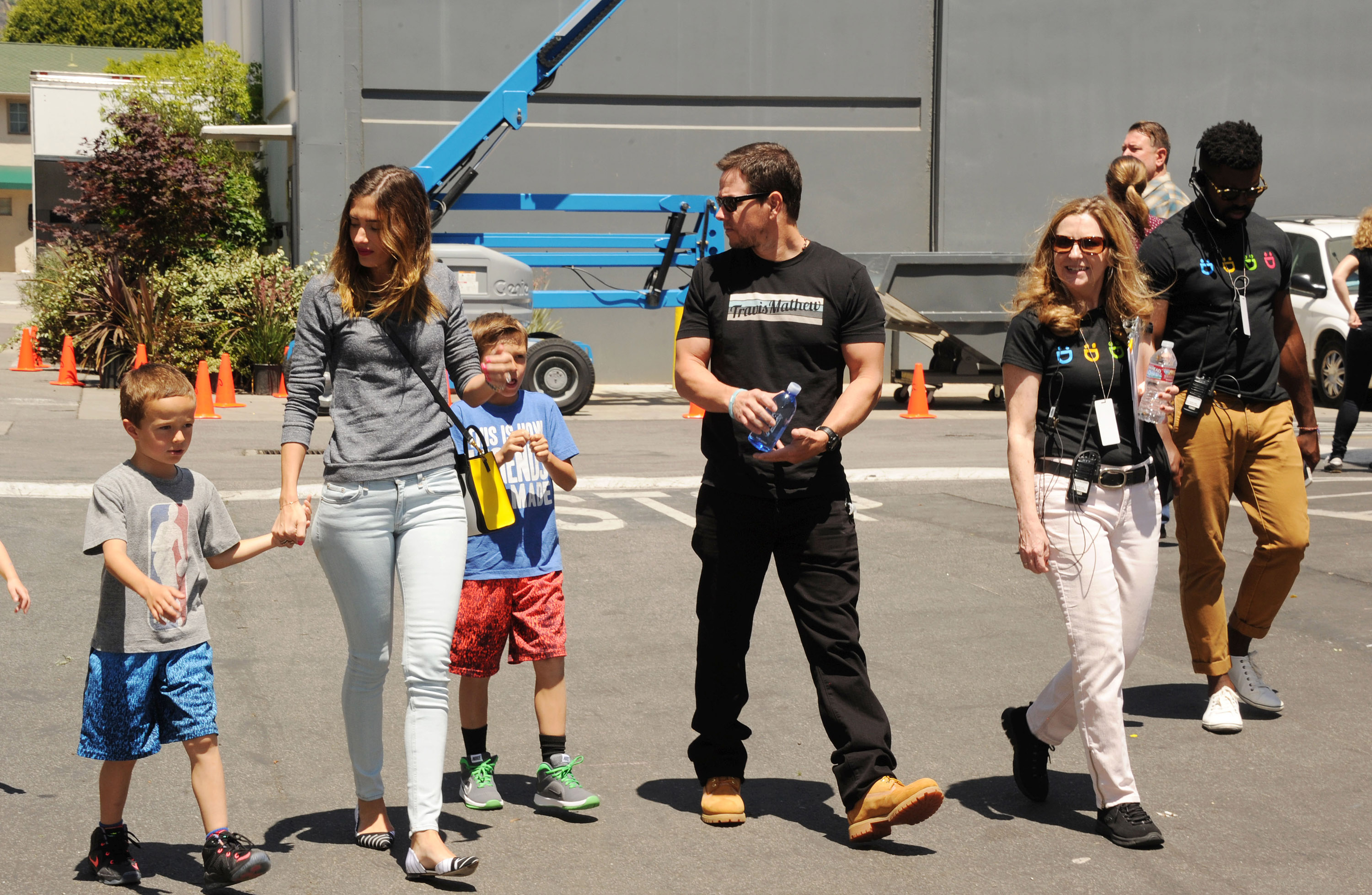 Mark Wahlberg, rejoint par sa femme et ses enfants a participé à l'événement Safe Kids Day présenté par Nationwide à The Lot à West Hollywood, en Californie, le 26 avril 2015. | Source : Getty Images
