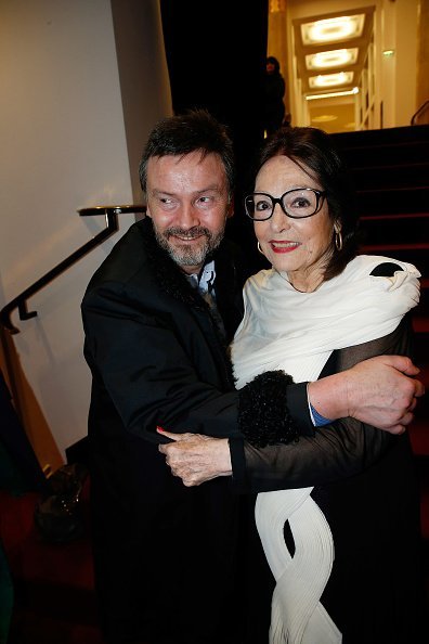 Compagnon de Jean-Claude Brialy, Bruno Finck et Nana Mouskouri participent au "Nana Mouskouri Forever Young Tour 2018" à la Salle Pleyel à Paris, France. | Photo : Getty Images