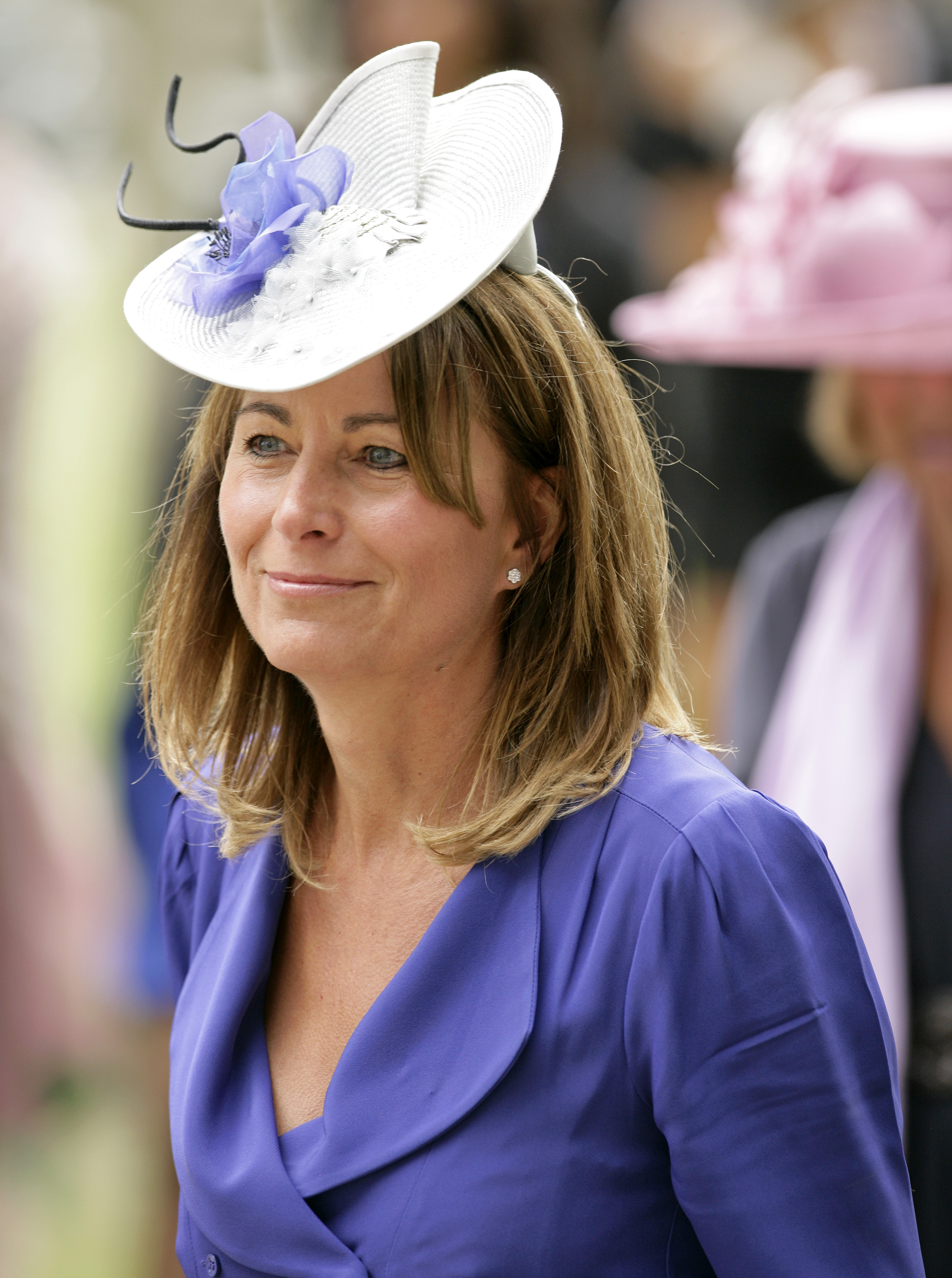 Carole Middleton assiste à la cinquième journée du Royal Ascot à l'hippodrome d'Ascot en Angleterre, le 19 juin 2010. | Source : Getty Images