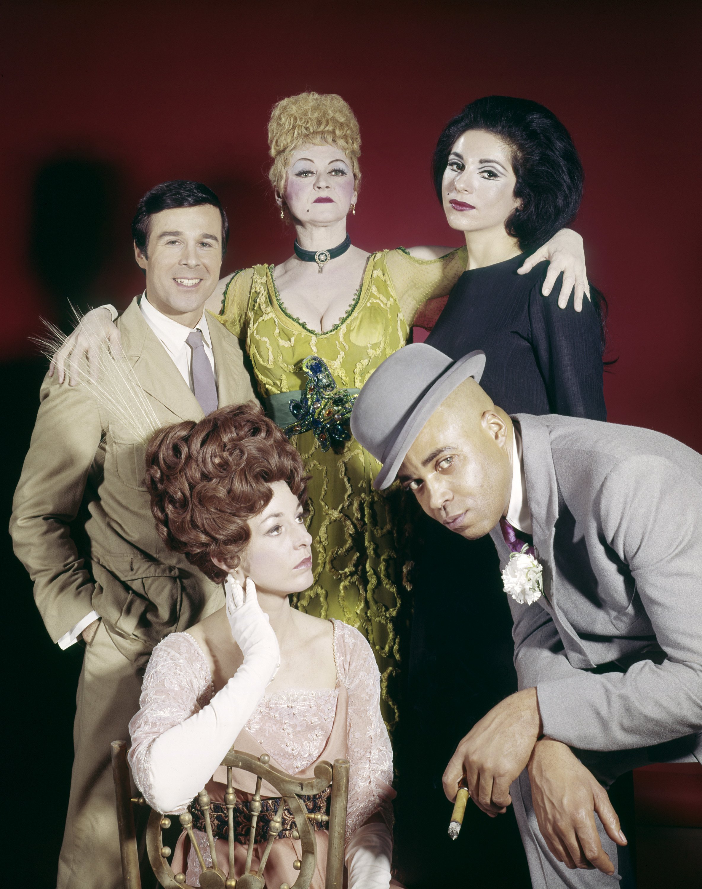 Portrait de l'acteur James Earl Jones avec d'autres nominés pour la 23e cérémonie annuelle des Tony Awards : Broadway '69 | Source : Getty Images