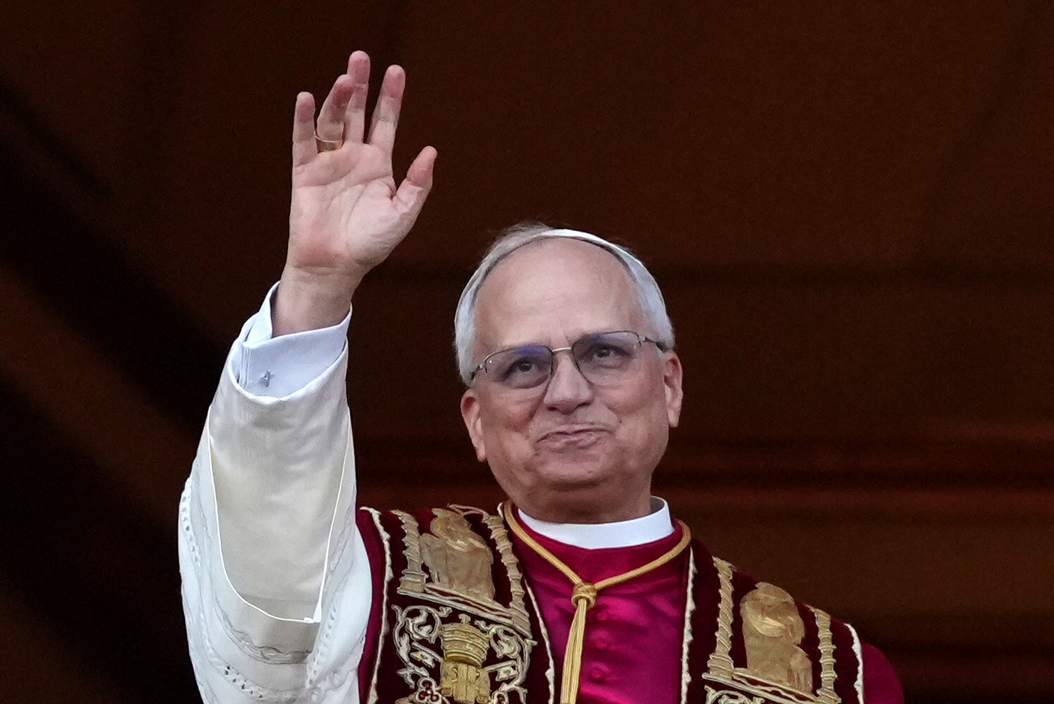Le nouveau souverain pontife, le pape Léon XIV, apparaît pour la première fois au balcon du Vatican le 8 mai 2025 | Source : Getty Images