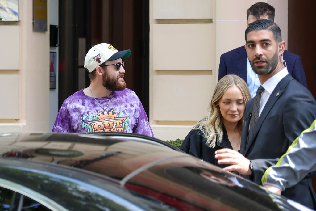 René-Charles quittant son hôtel à Paris - France en juillet 2024 | Source : Getty Images