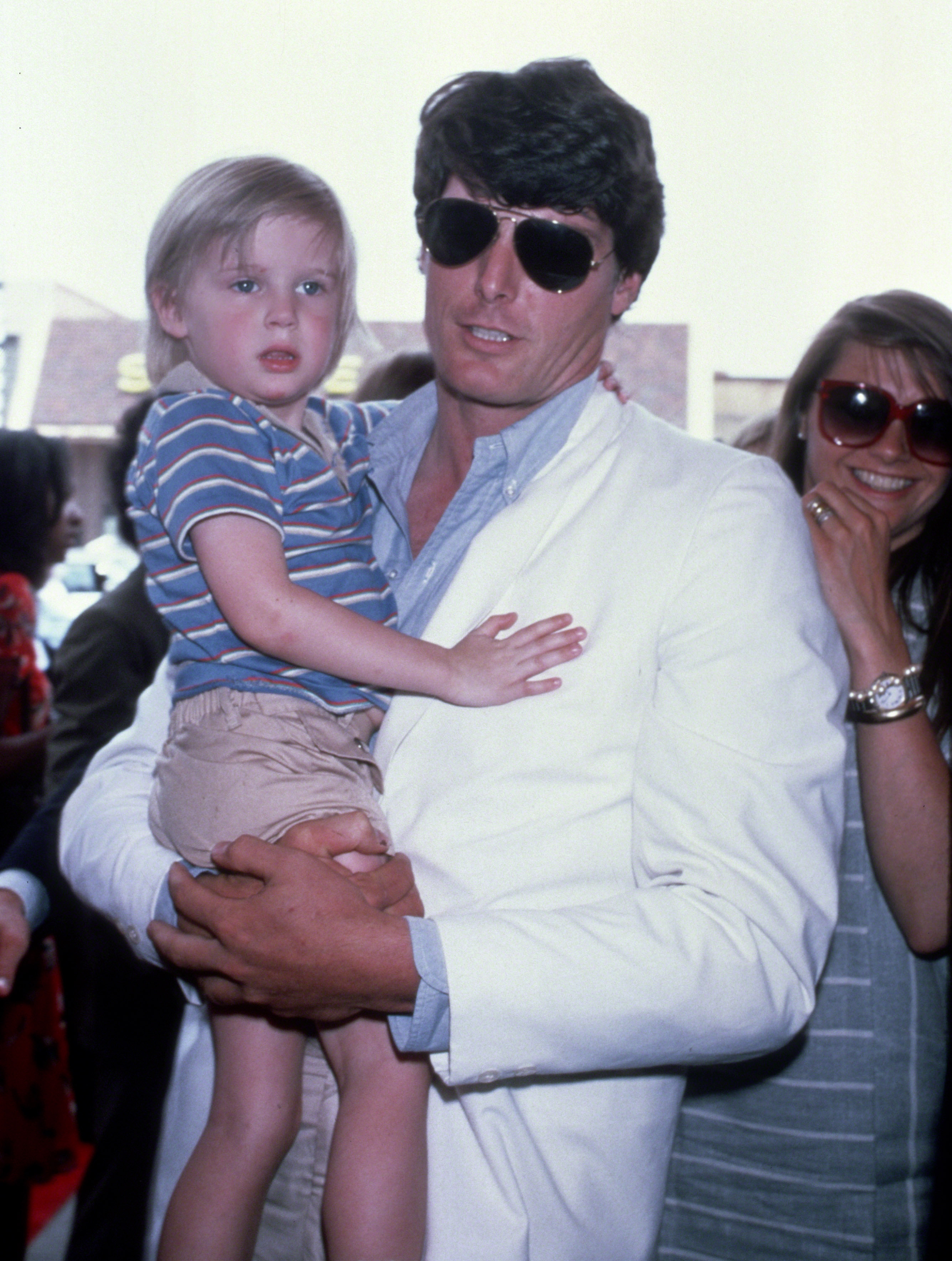 Christopher Reeve avec son fils Matthew Reeve et Gae Exton vers 1983 à New York City | Source : Getty Images