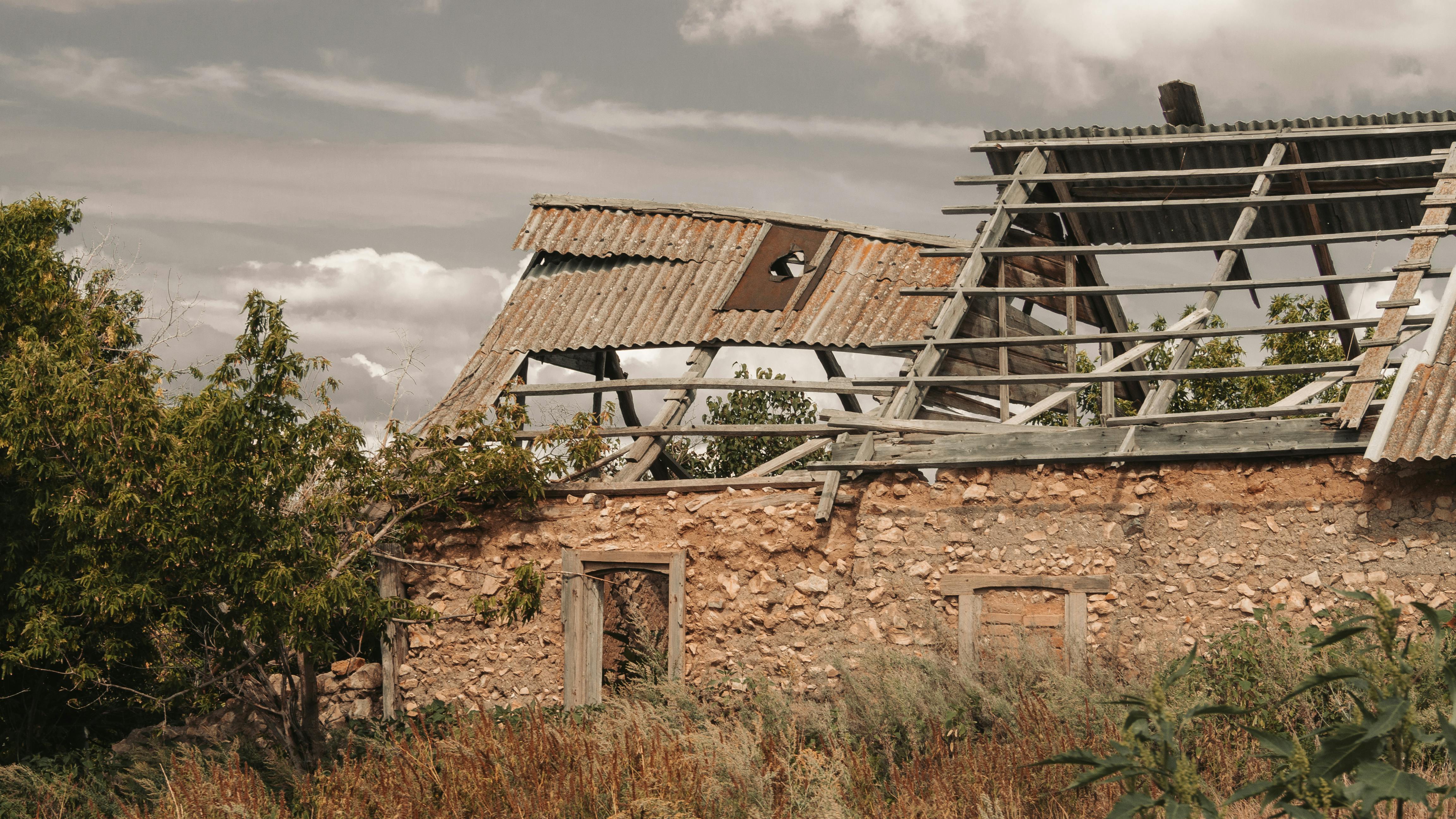 Une maison effondrée | Source : Pexels