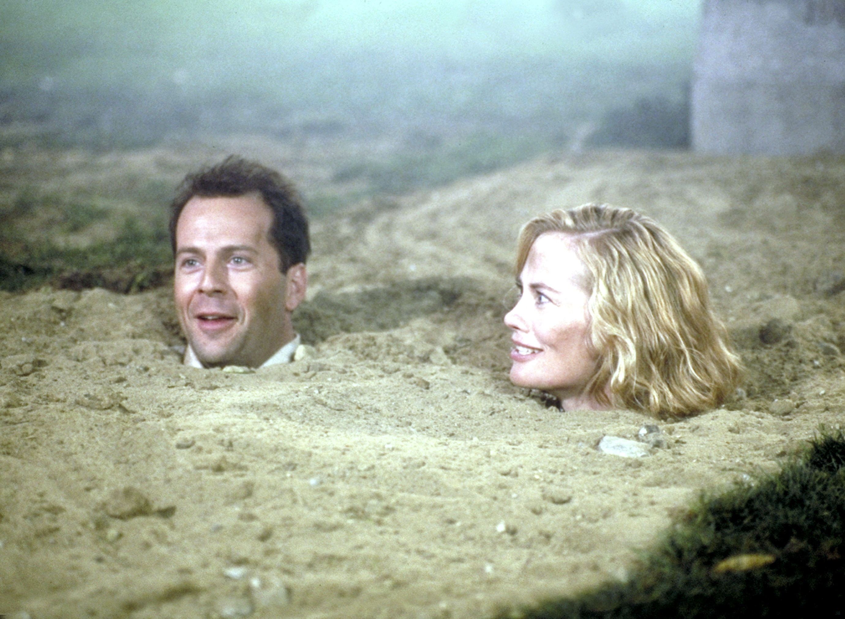 Bruce Willis et Cybill Shepherd dans un épisode de "Clair de lune" en 1989 | Source : Getty Images