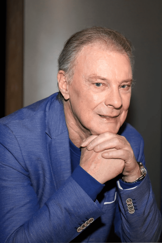 PARIS, FRANCE - 25/09/2019 : Le chanteur Herbert Léonard lors d'une séance de portrait à Paris, France, le 25/09/2019. | Photo : Getty Images