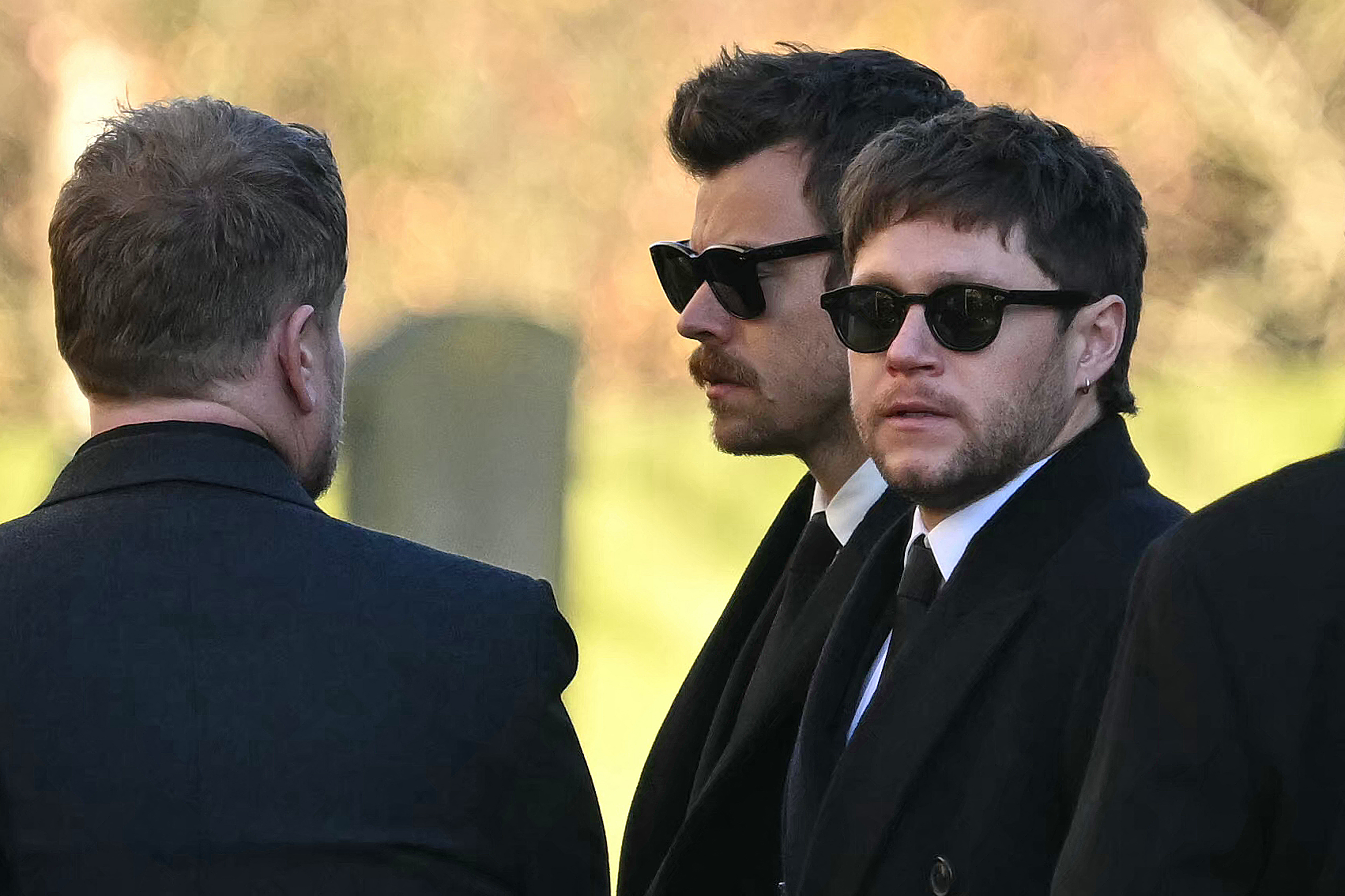 Harry Styles et Niall Horan assistent au service funéraire de Liam Payne à l'église St. Mary's d'Amersham le 20 novembre 2024 | Source : Getty Images