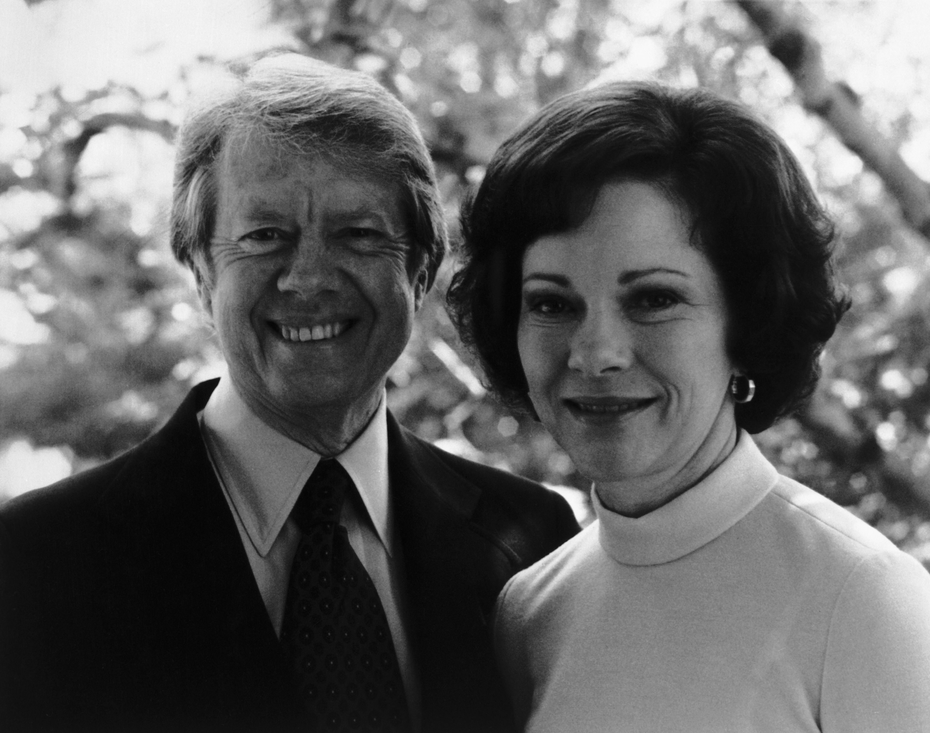 L'ancien président américain Jimmy Carter et l'ancienne première dame américaine Rosalynn Carter photographiés ensemble à Washington, DC. le 25 avril 1977 | Source : Getty Images