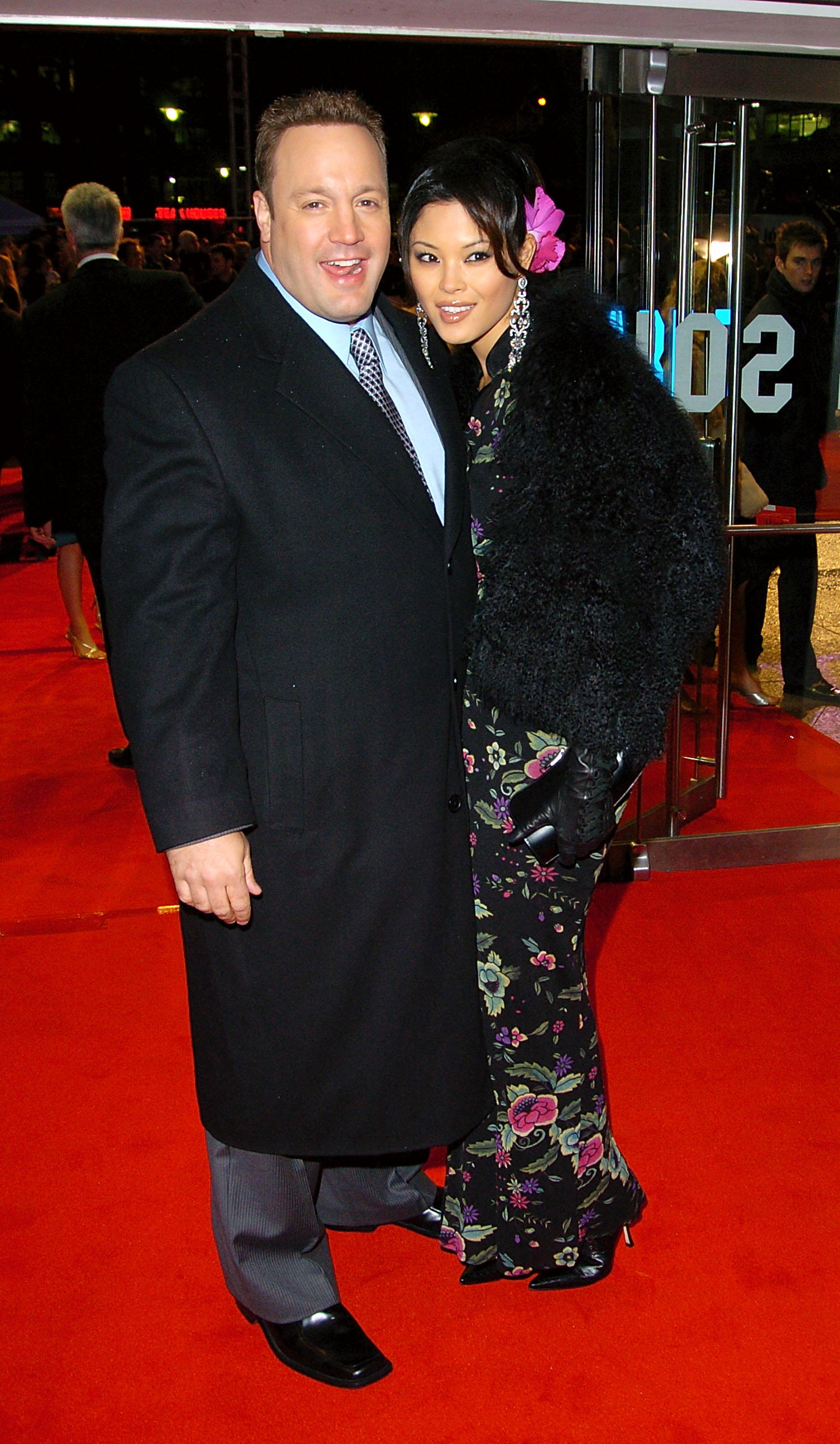 Steffiana De La Cruz et Kevin James à la première de "Hitch" au Royaume-Uni en 2005 | Source : Getty Images