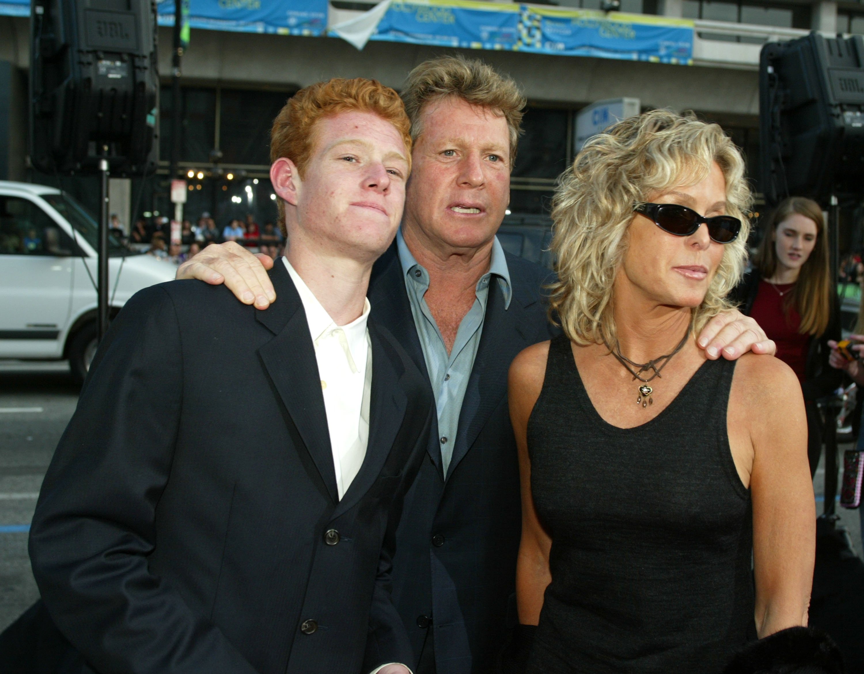Ryan O'Neal, Farrah Fawcett et leur fils Redmond | Source : Getty Images.