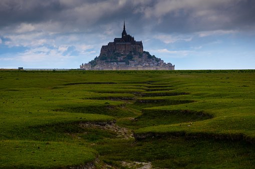 Mont-Saint-Michel près de la mer dans le nord de la France. | Photo : GettyImage