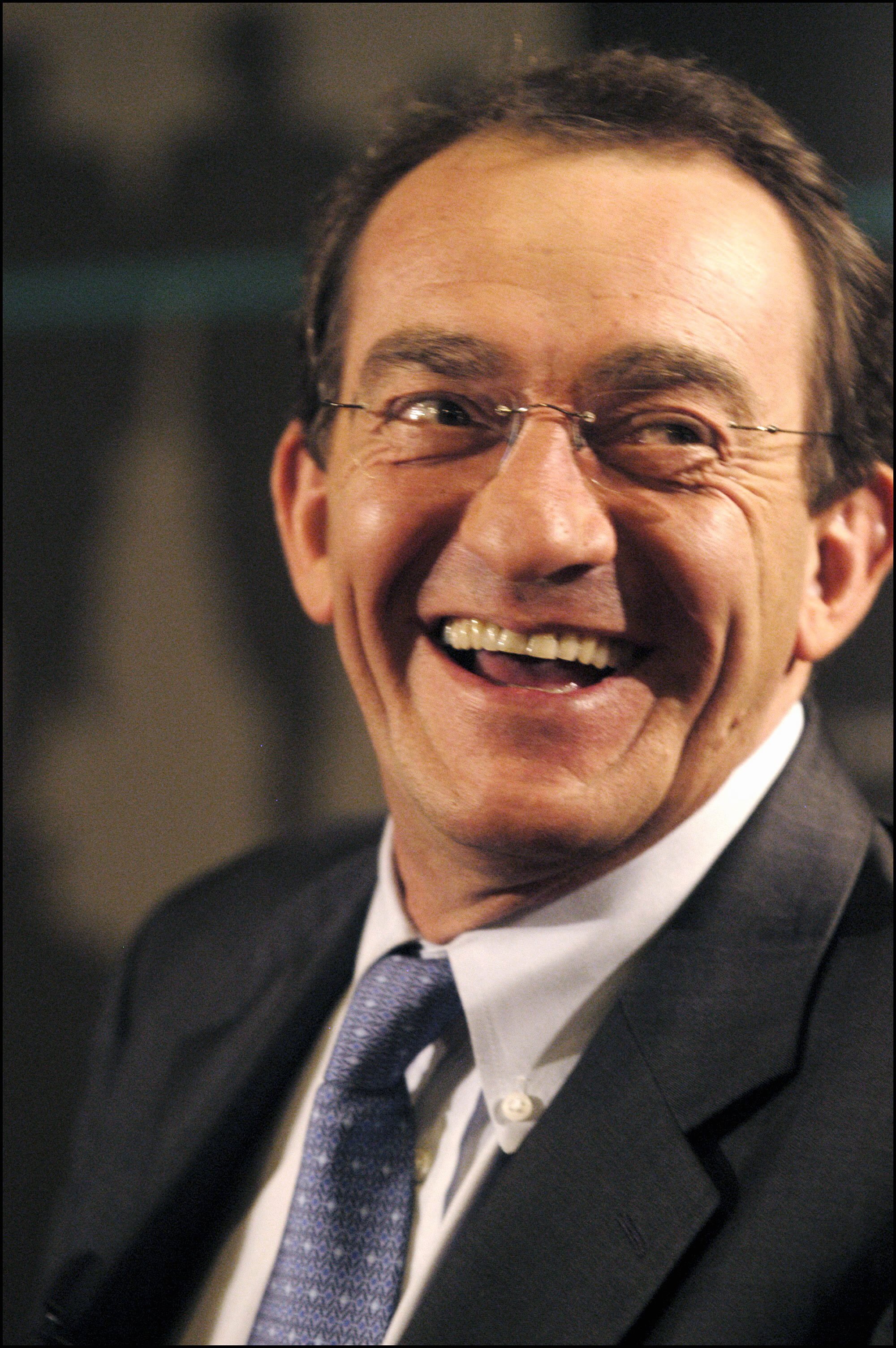 Jean-Pierre Pernaut souriant pendant une conférence de presse | Source : Getty Images