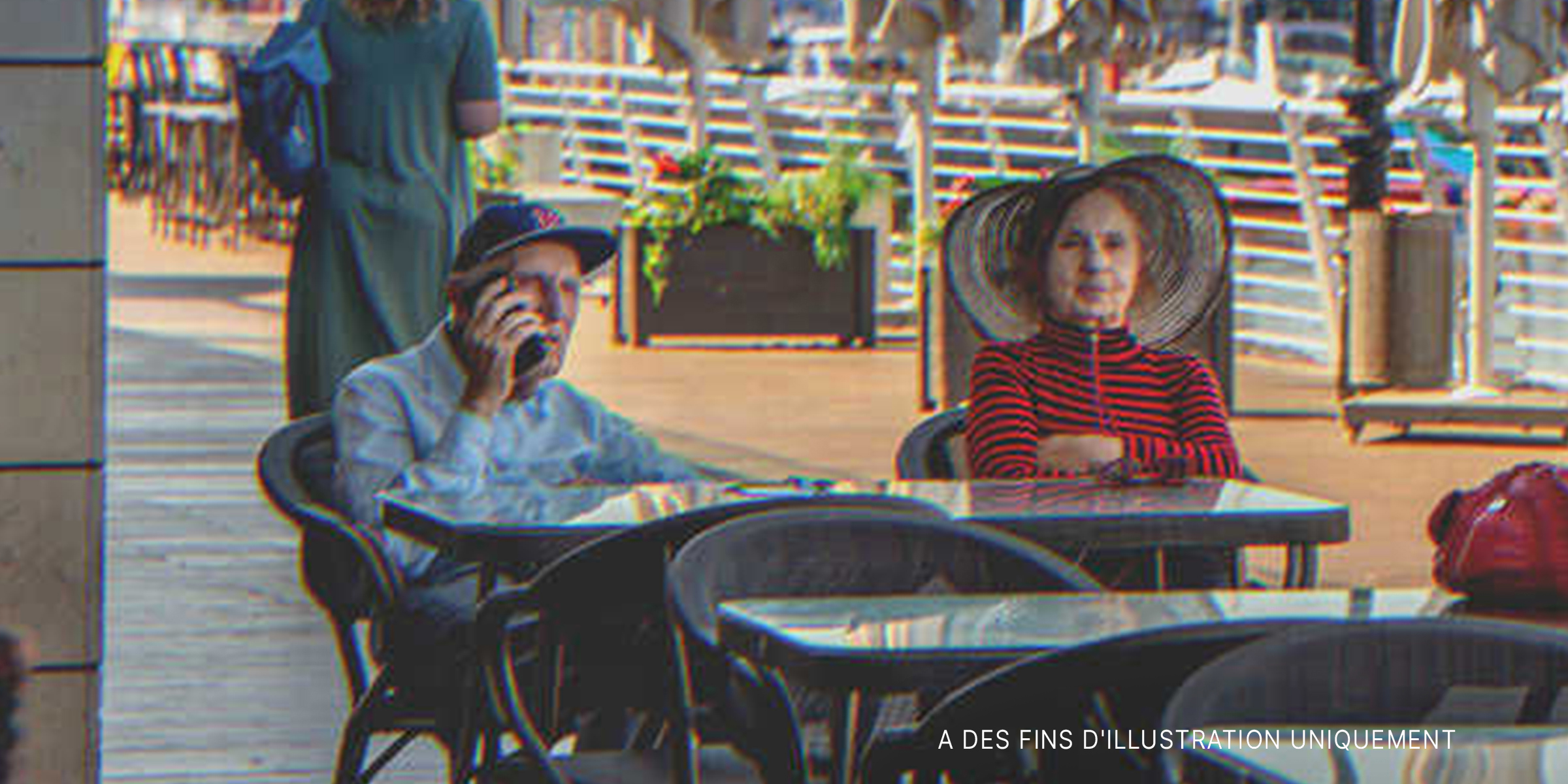 Un homme et une femme âgés au restaurant | Source : Shutterstock