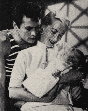 Tony Curtis, Janet Leigh et sa fille Kelly Curtis, de Photoplay. | Source: Wikimedia Commons