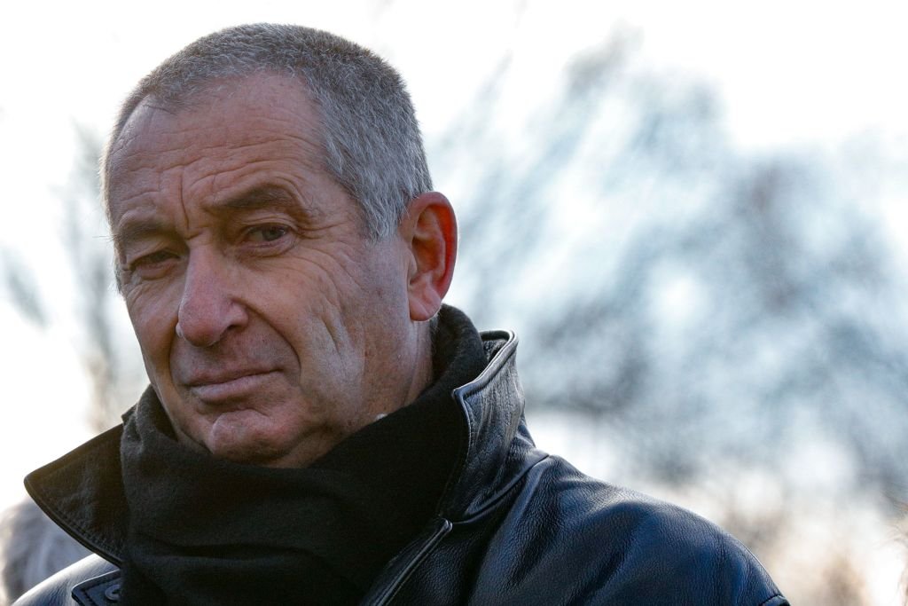 Eric Mouzin, père d'Estelle, regarde lors d'une marche à la mémoire d'Estelle Mouzin, à Guermantes, à l'est de Paris, le 9 janvier 2021. | Photo : Getty Images