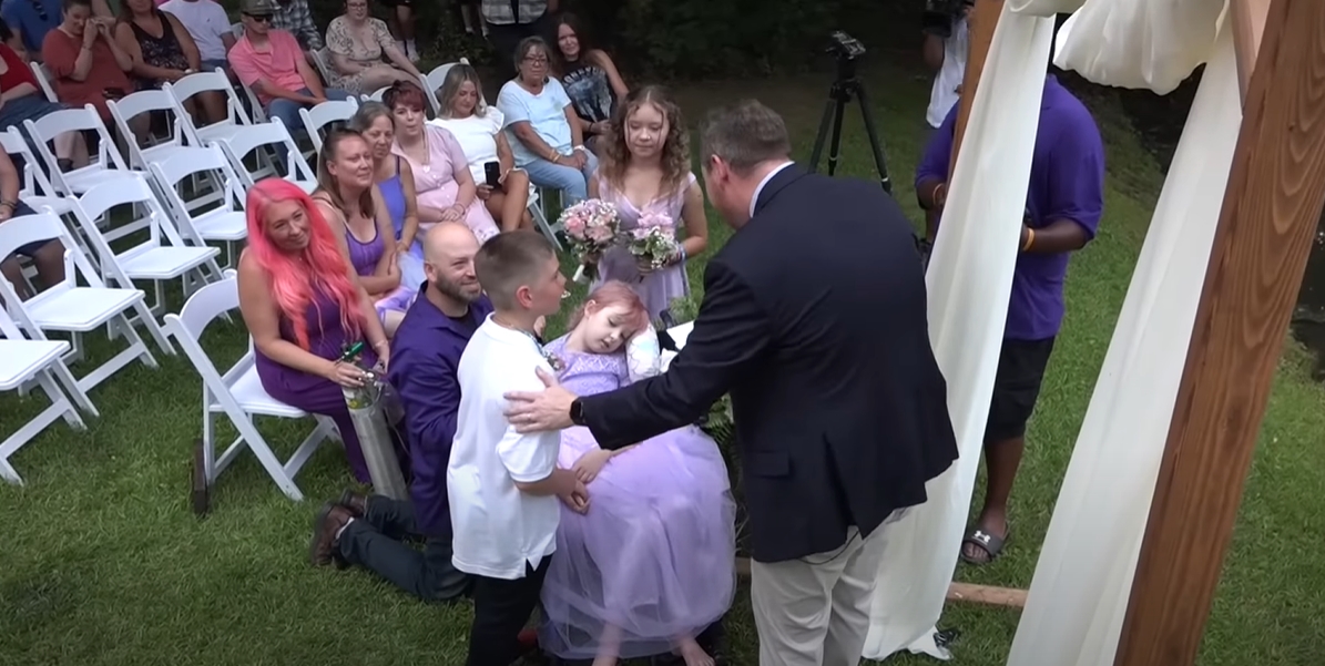 Le mariage d'Emma et DJ | Source : Youtube/Cheer Extreme