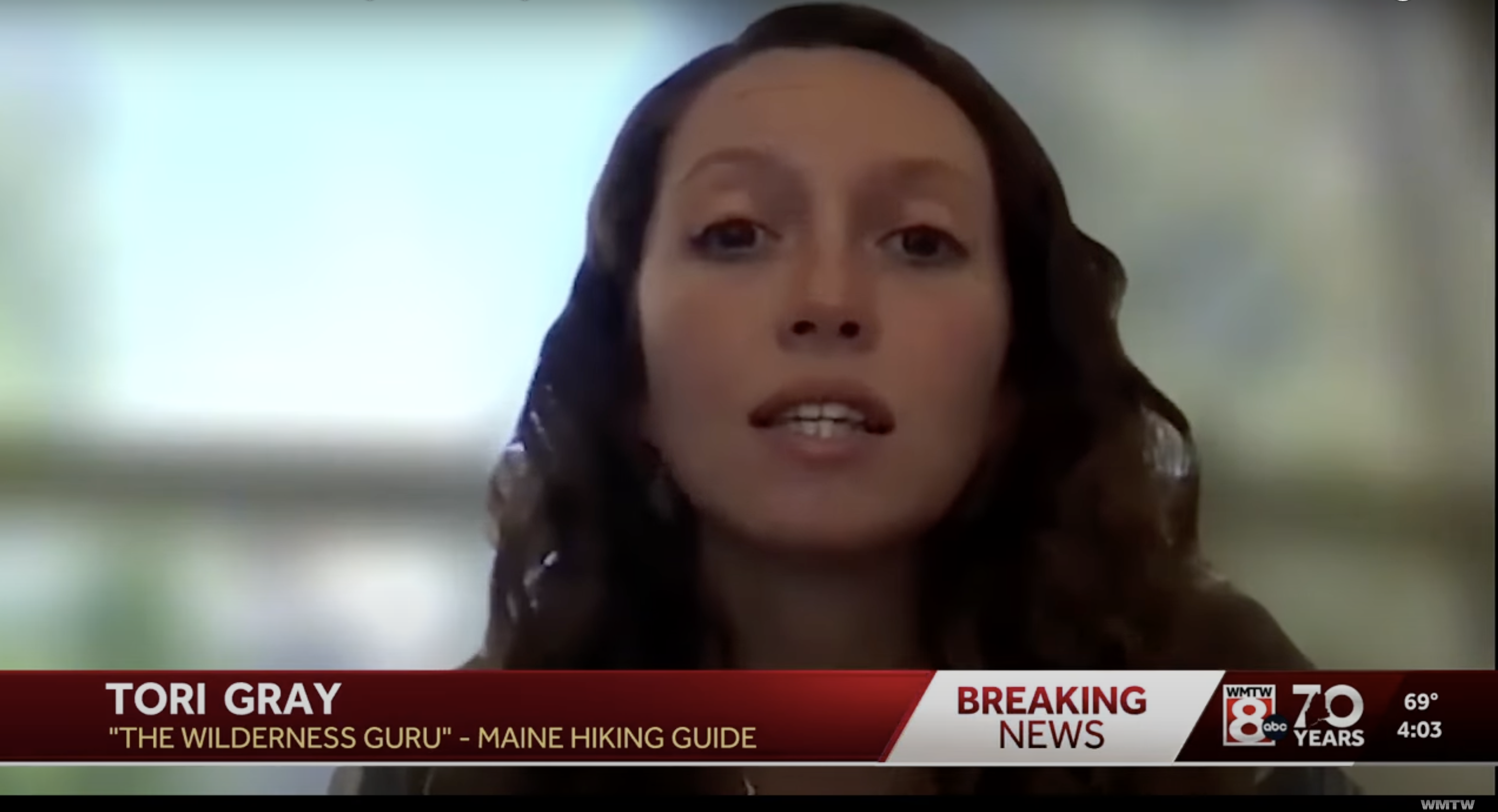 Tori Gray, guide de randonnée dans le Maine, détaille la difficulté de l'ascension du mont Katahdin, comme on peut le voir dans une vidéo datée du 4 juin 2025 | Source : YouTube/WMTW