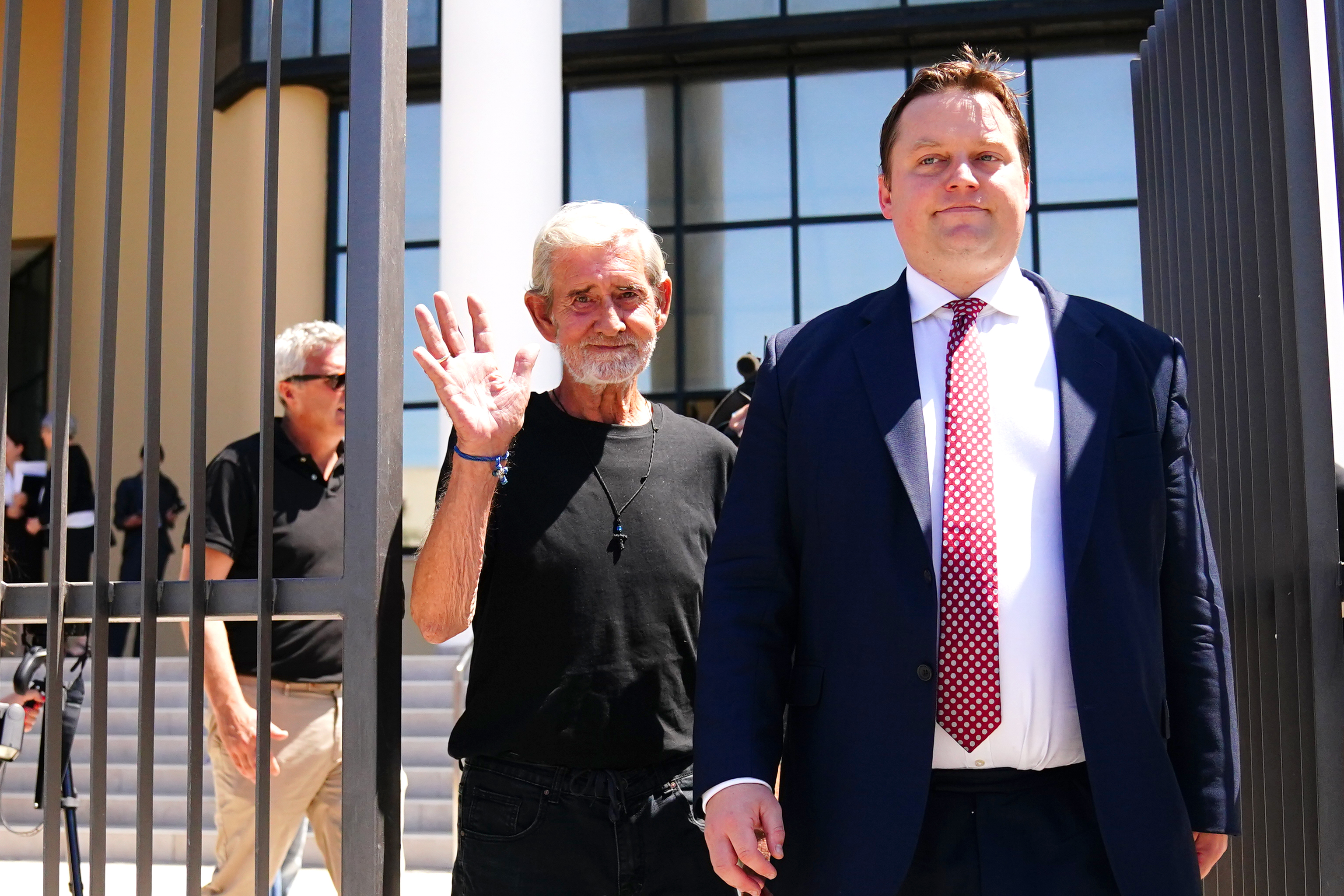 David Hunter et Michael Polak devant le tribunal de Paphos à Chypre le 31 juillet 2023 | Source : Getty Images