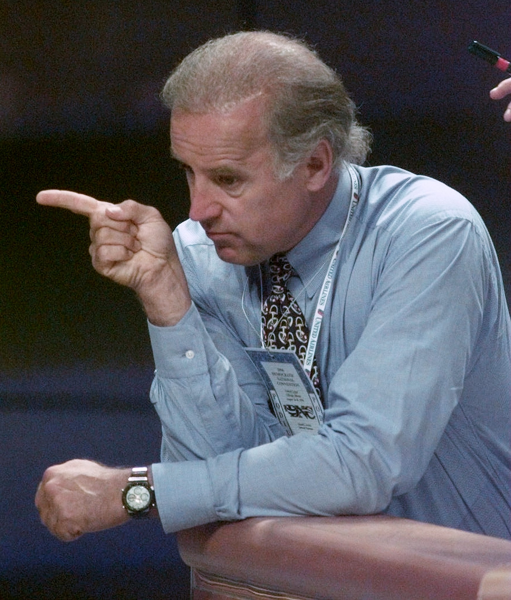 Joe Biden en train de répéter son discours pour la convention nationale du parti démocrate à Chicago le 27 août 1996 | Source : Getty Images