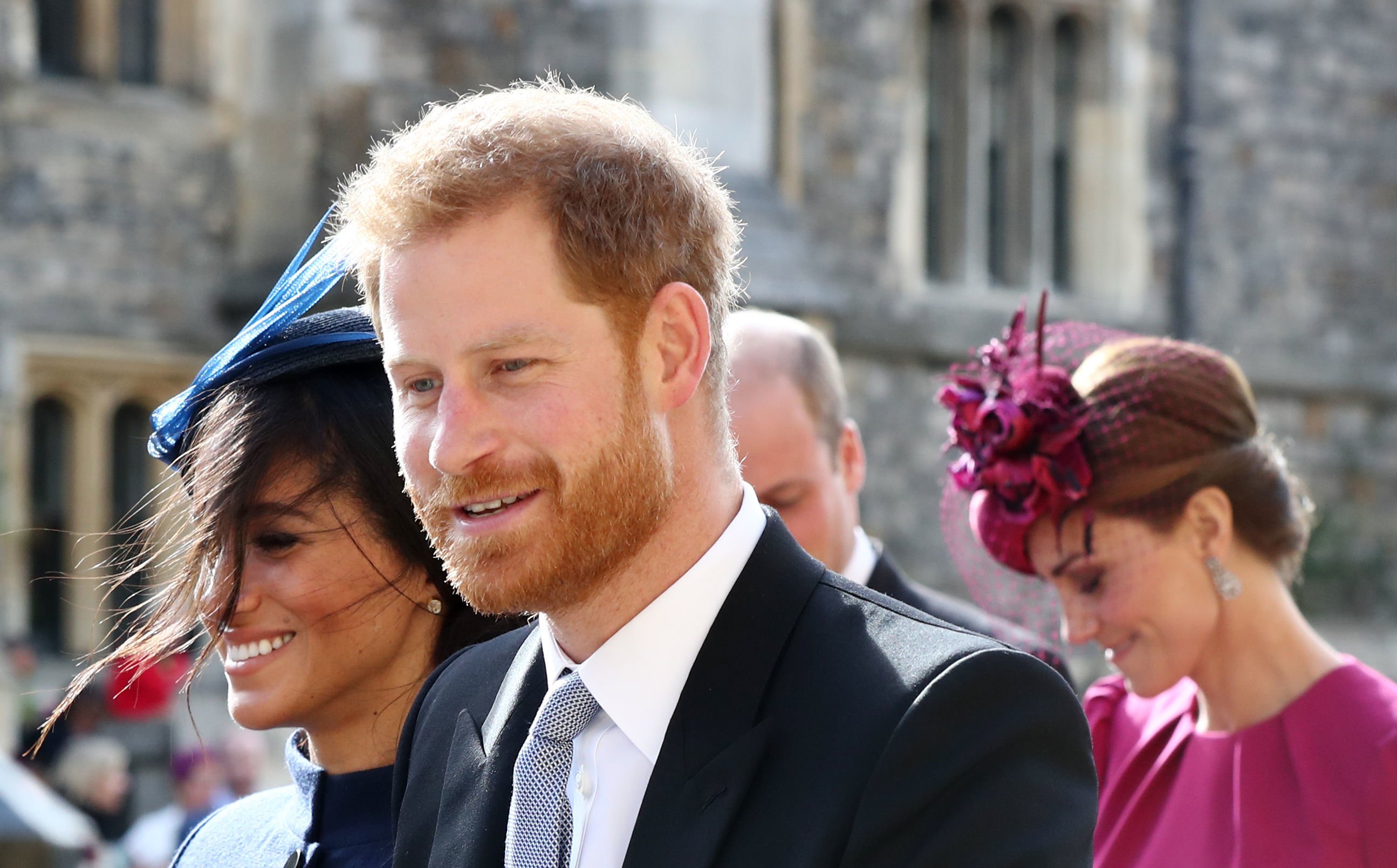 Le prince Harry et Meghan Markle photographiés quittant avec Kate Middleton et le prince William après avoir assisté au mariage de la princesse Eugénie d'York et de Jack Brooksbank à la chapelle Saint-Georges du château de Windsor, le 12 octobre 2018 à Windsor. | Source : Getty Images