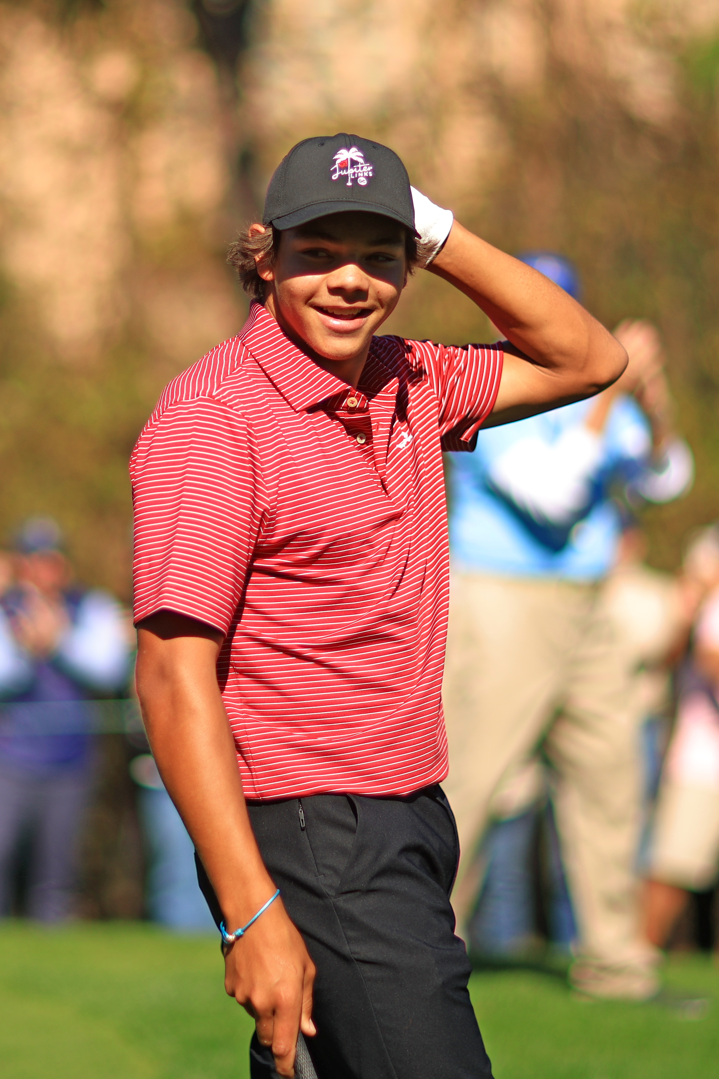 Charlie Woods réagit après avoir fait un holing out au quatrième trou lors du PNC Championship 2024 le 22 décembre 2024 | Source : Getty Images