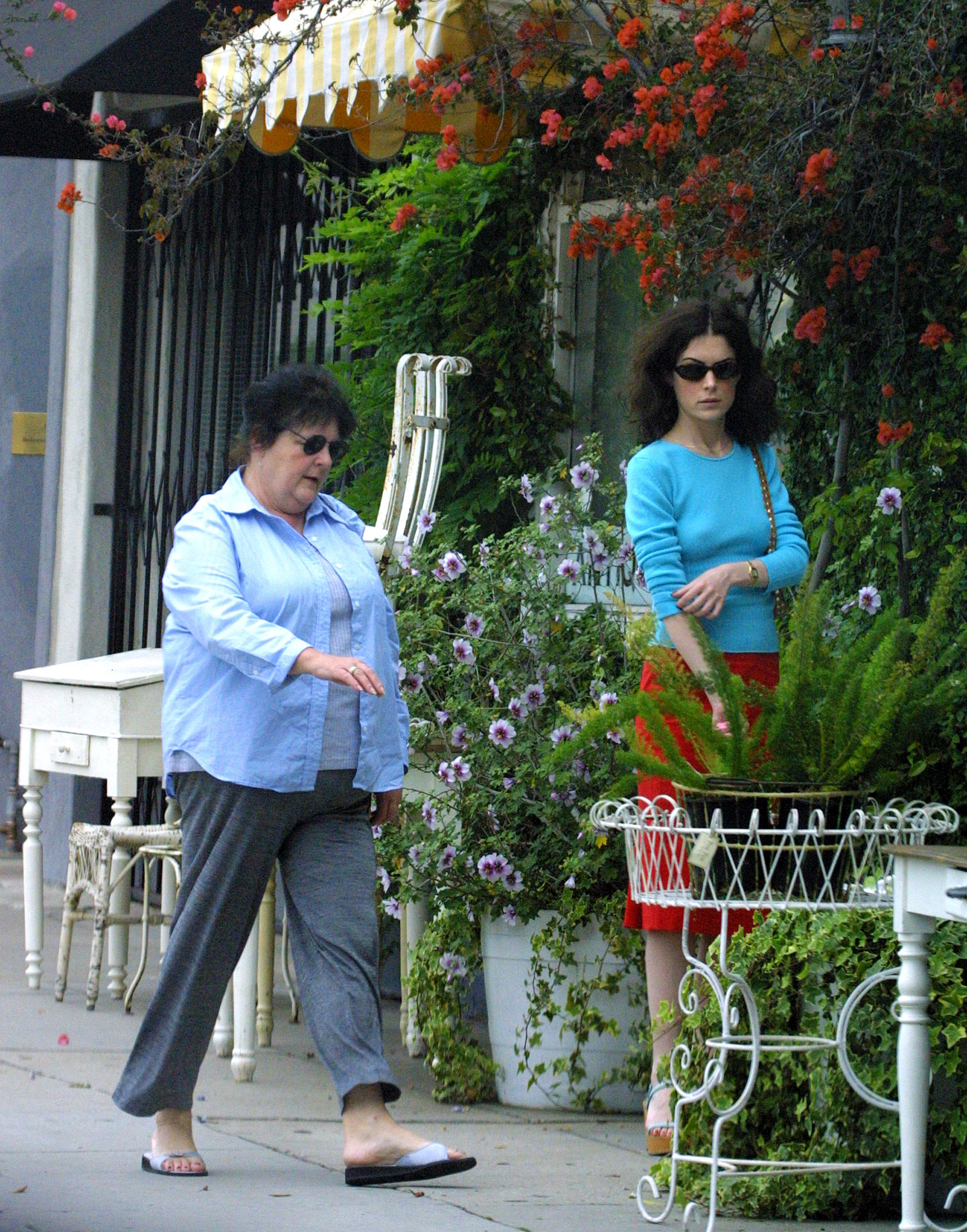 L'actrice est aperçue avec sa mère en train de se promener à Los Angeles | Source : Getty Images