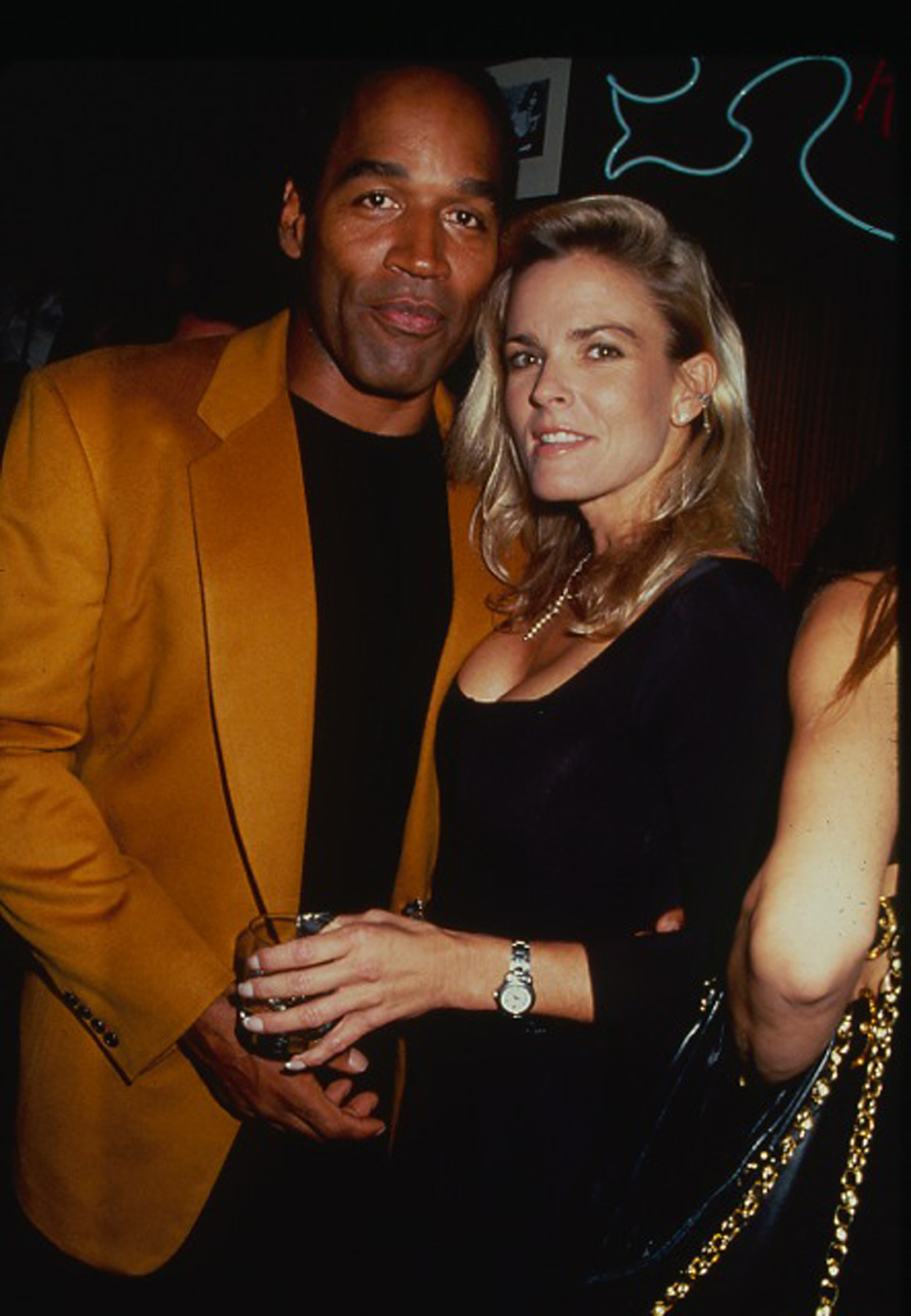 O.J. Simpson et Nicole Brown Simpson lors d'une fête au Harley Davidson Cafe en 1993 à New York. | Source : Getty Images