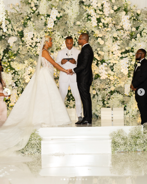 Devon Franklin officiant le mariage de LeToya Luckett et Taleo Coles, posté le 1er août 2024 | Source : Instagram/devonfranklin