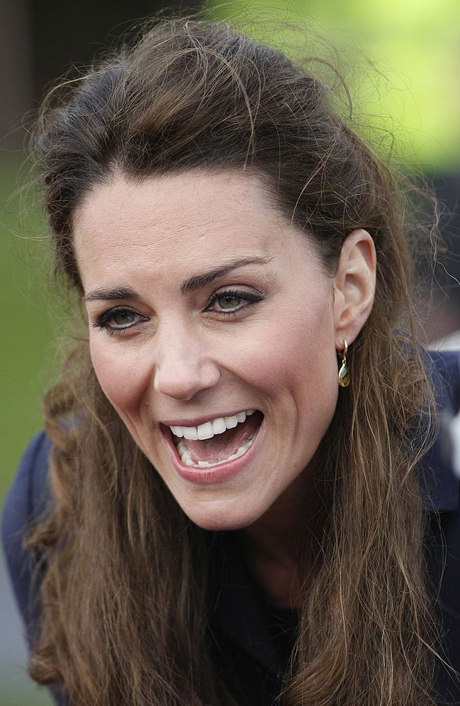 Kate Middleton, accueille le public lors d'une visite au Witton Country Park le 11 avril 2011 à Darwen, en Angleterre. | Photo : Getty Images