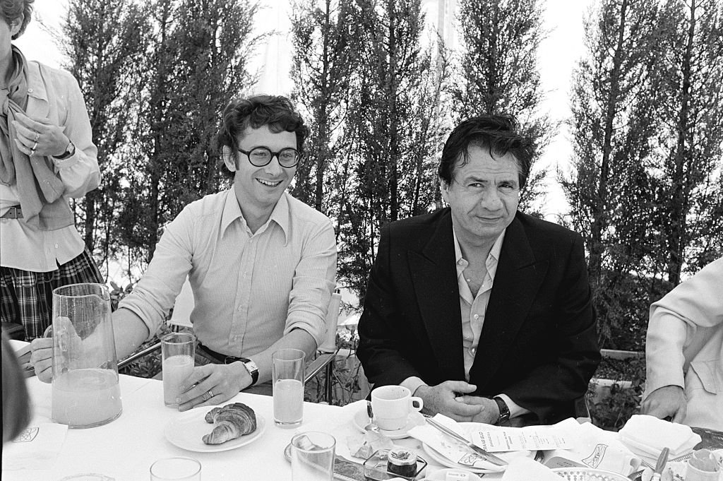 Xavier Gelin et Michel Galabru lors d'un cocktail de la SFP lors du festival de Cannes | Photo : Getty Images