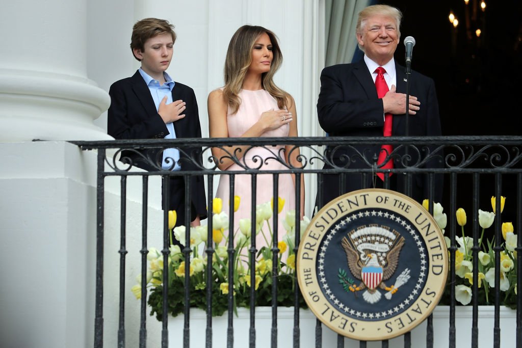 Barron, Donald et Melania Trump à la Maison Blanche en 2017. l Source : Getty Images