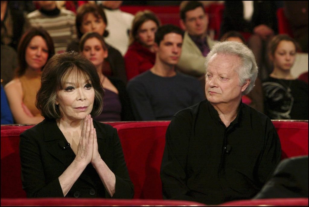 Juliette Greco dans l'émission "Vivement Dimanche" de Michel Drucker. Le 18 février 2004. | Photo : Getty Images