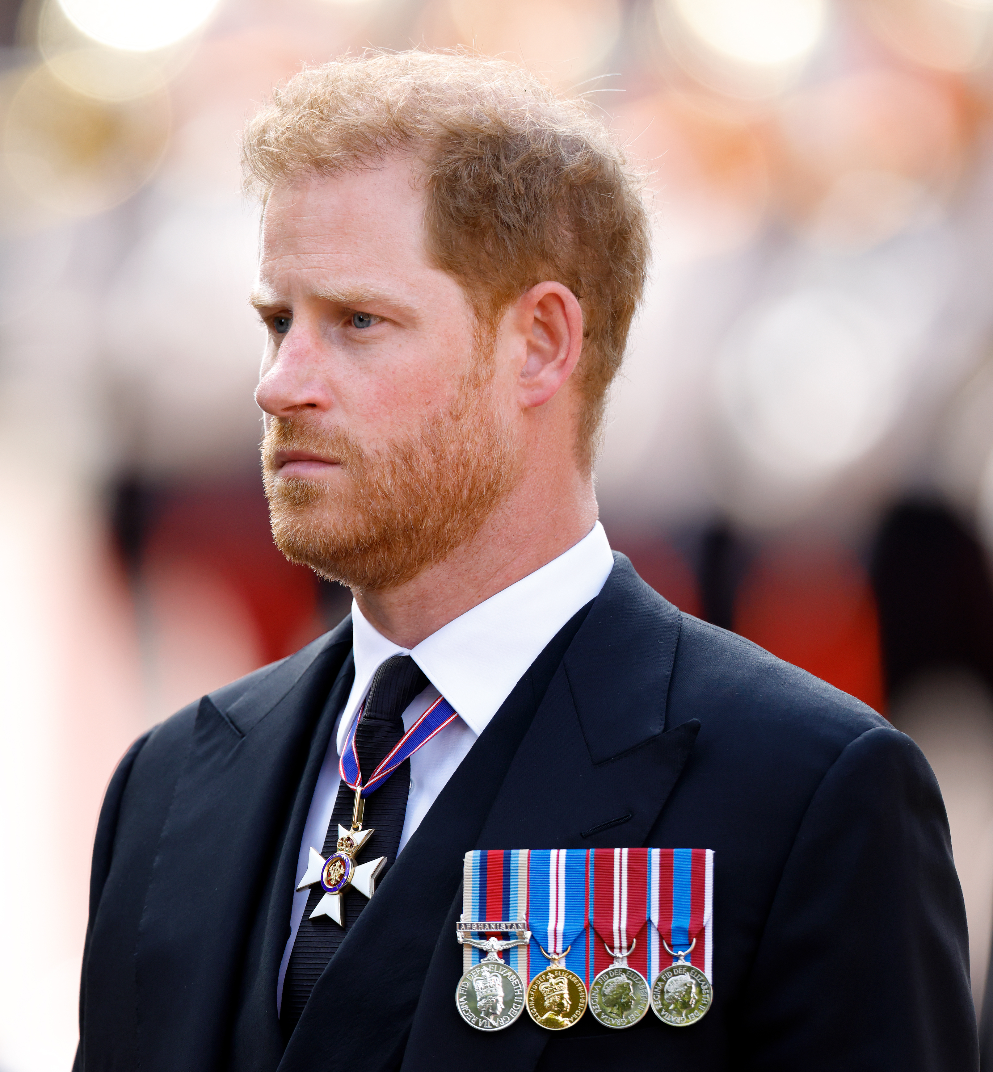 Le prince Harry lors du transfert du cercueil de la reine Élisabeth II du palais de Buckingham au palais de Westminster à Londres, en Angleterre, le 14 septembre 2022 | Source : Getty Images