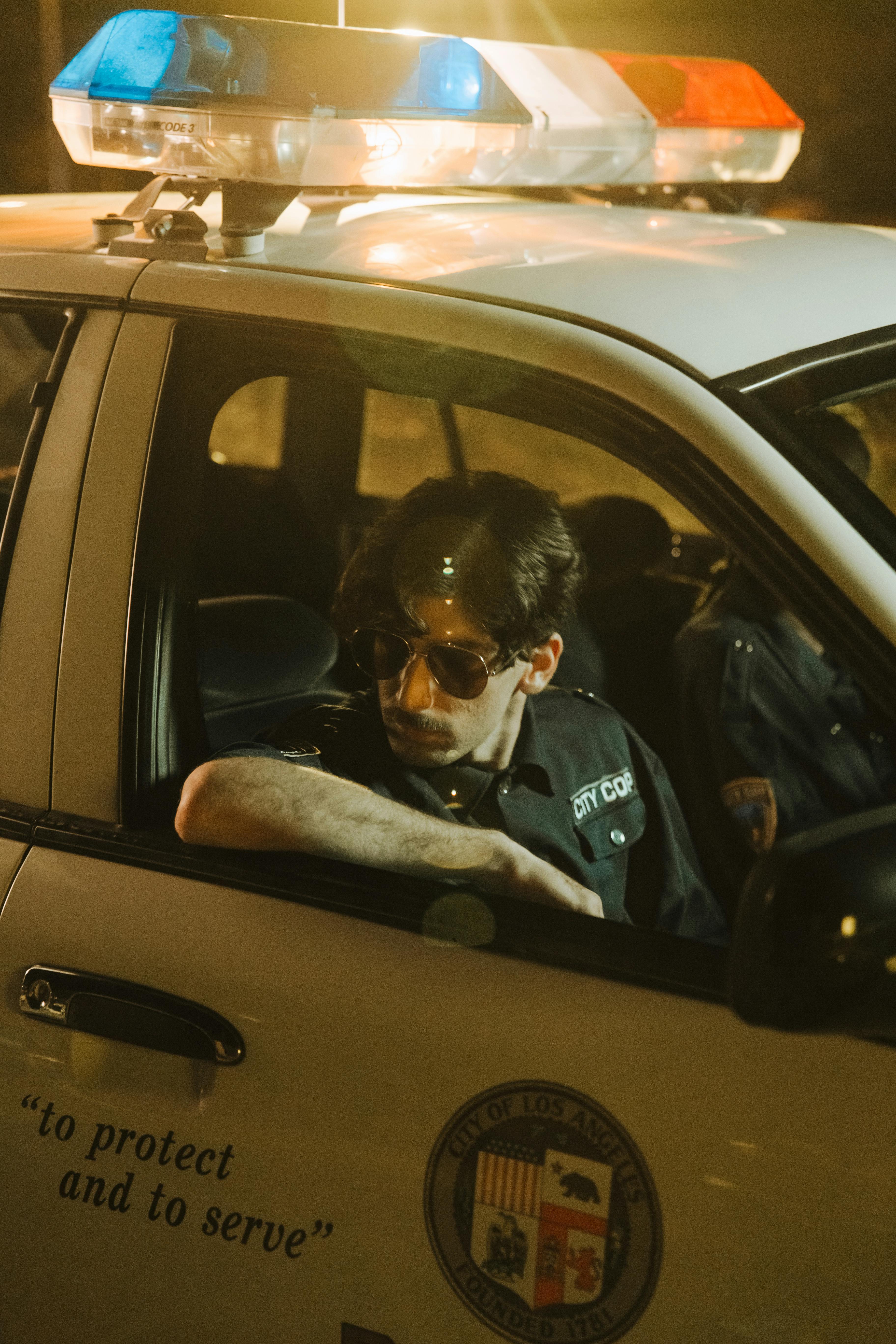 Un policier dans sa voiture | Source : Pexels
